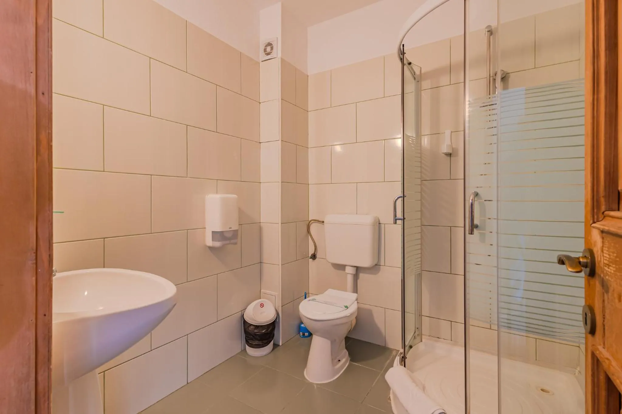 Shower in Complex Panicel