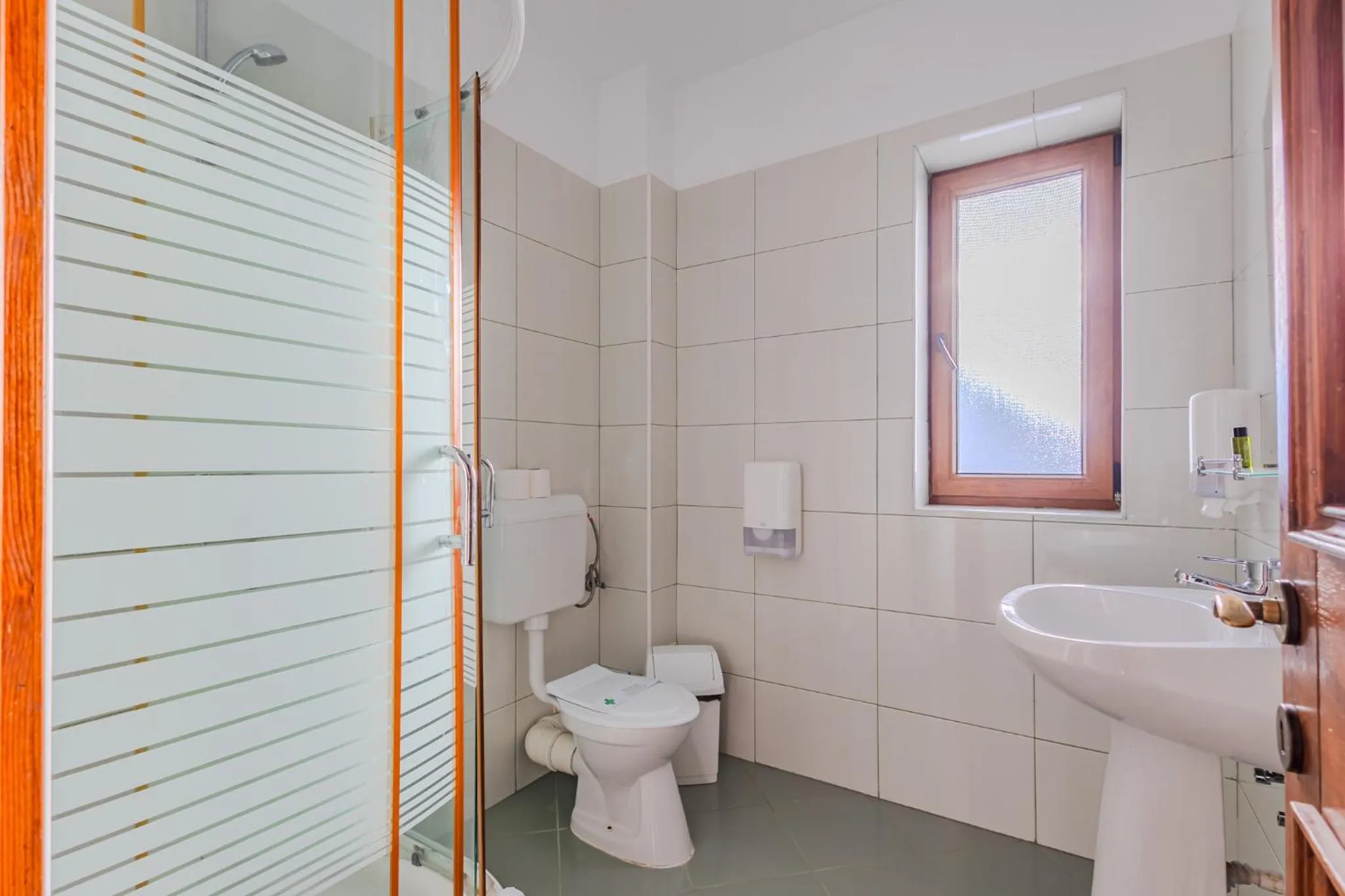 Shower in Complex Panicel