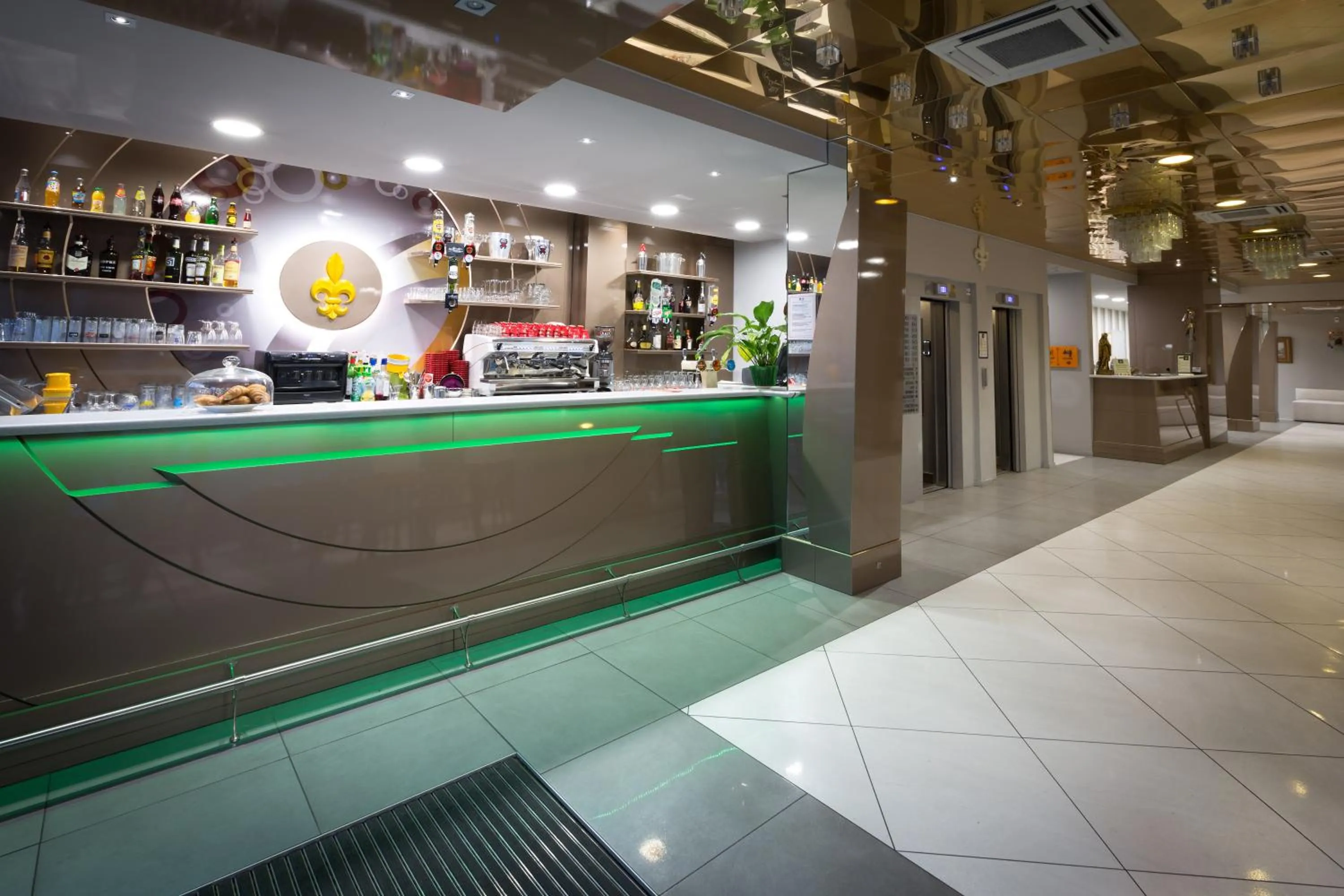 Lounge or bar in Hôtel Lys de Marie