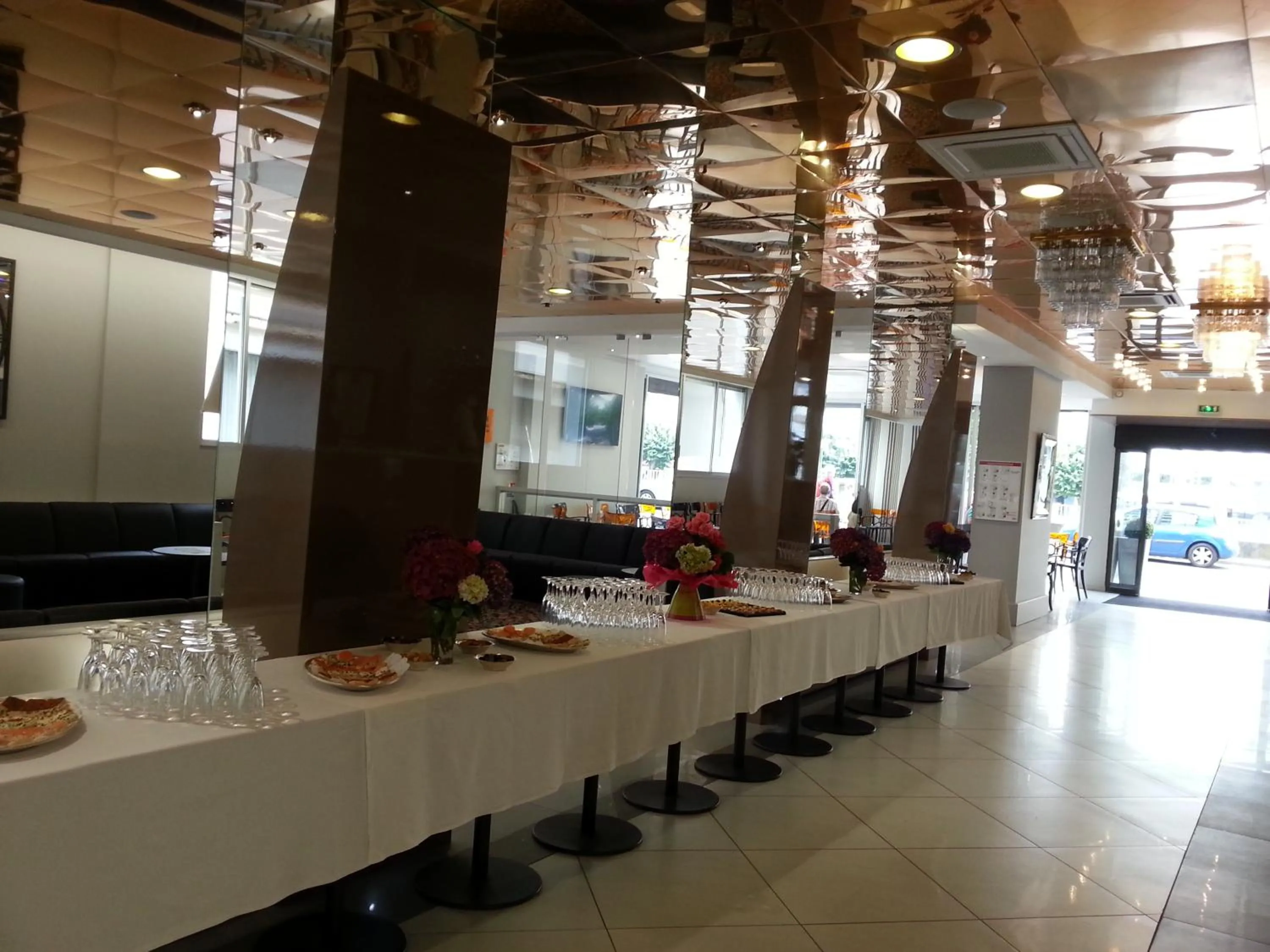 Lobby or reception in Hôtel Lys de Marie
