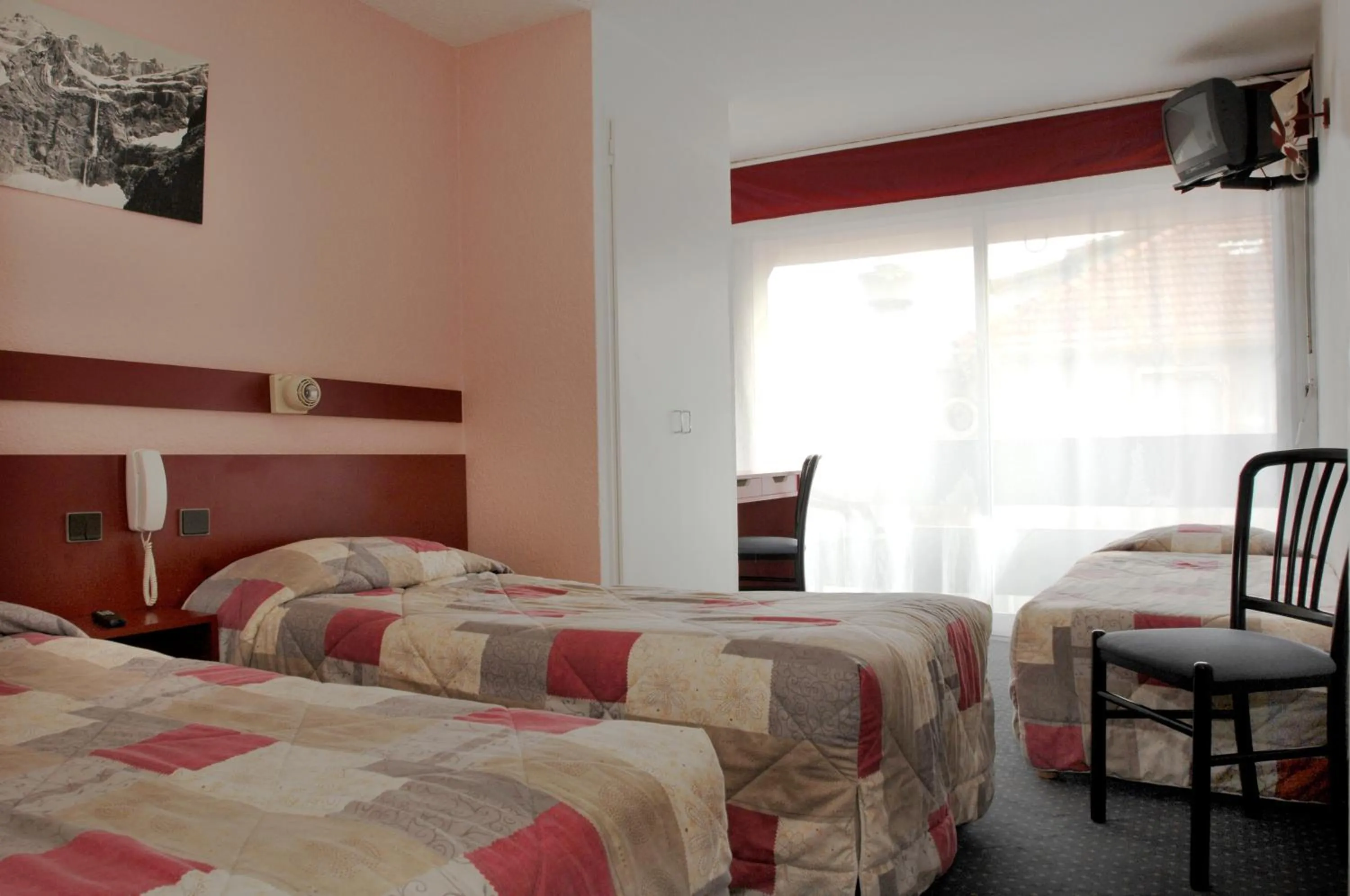 Bedroom, Bed in Hôtel Lys de Marie