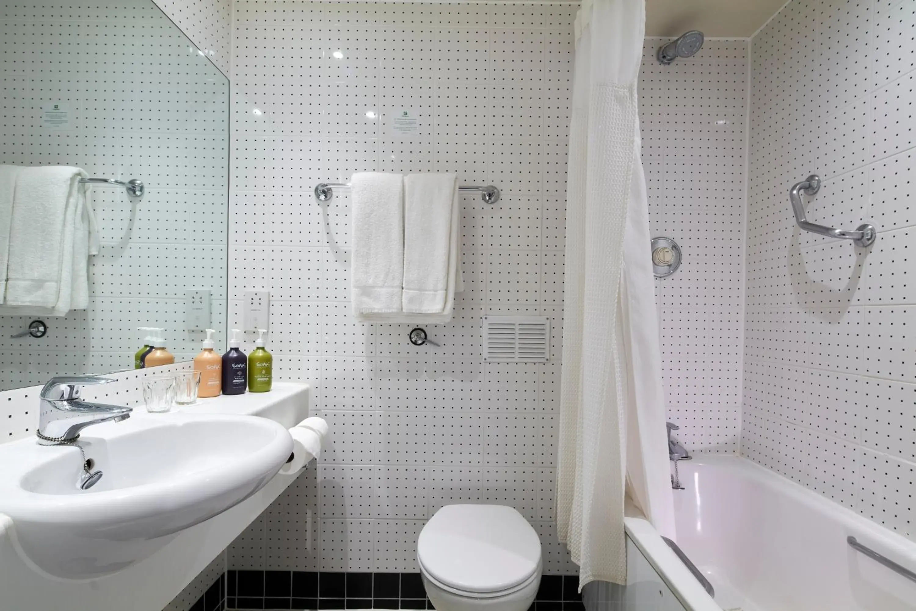 Standard Double Room with Sofa Bed in Holiday Inn London Bloomsbury by IHG Standard Double Room with Sofa Bed in Holiday Inn London Bloomsbury by IHG