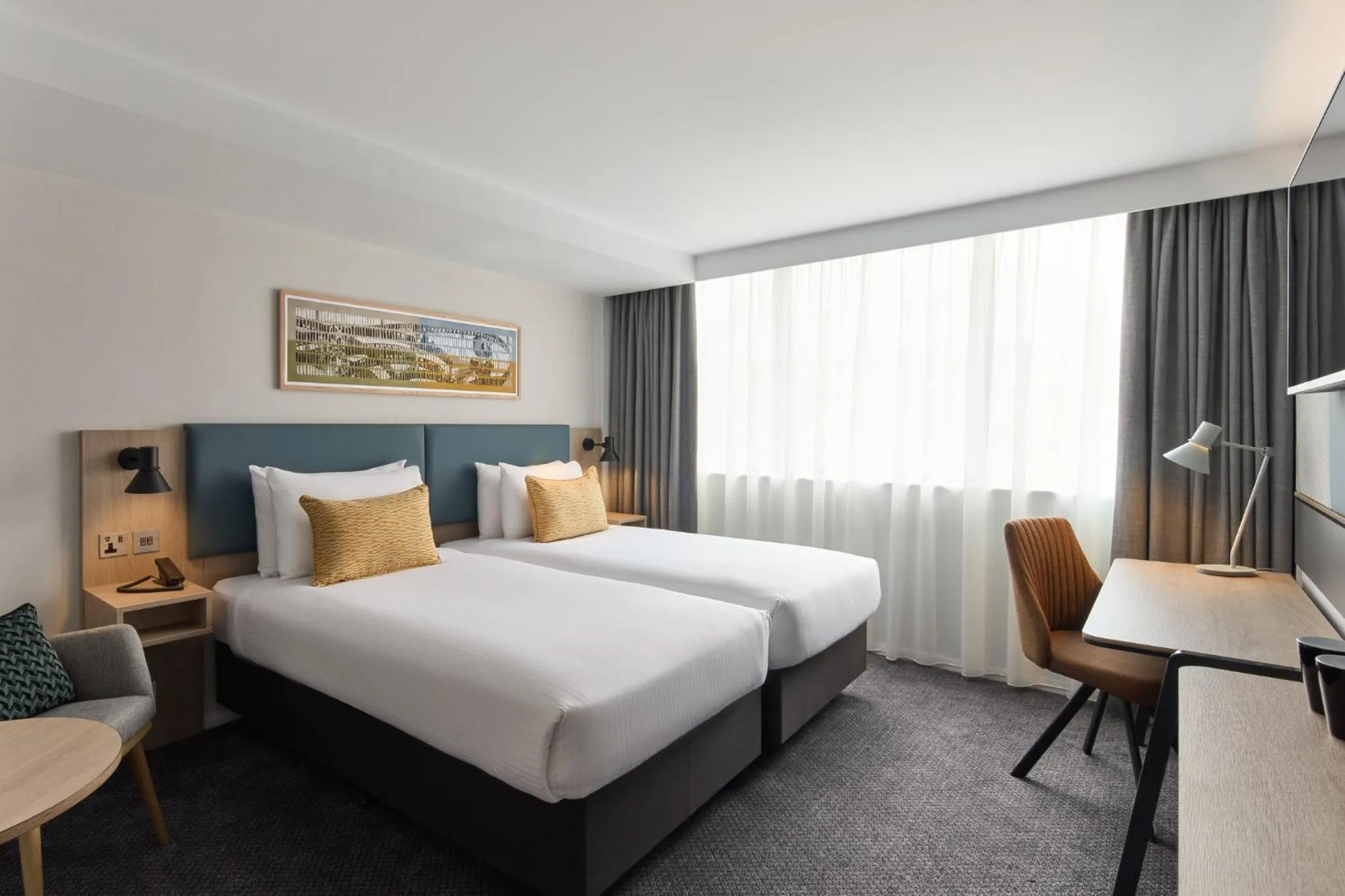 Photo of the whole room, Bed in Holiday Inn London Bloomsbury by IHG