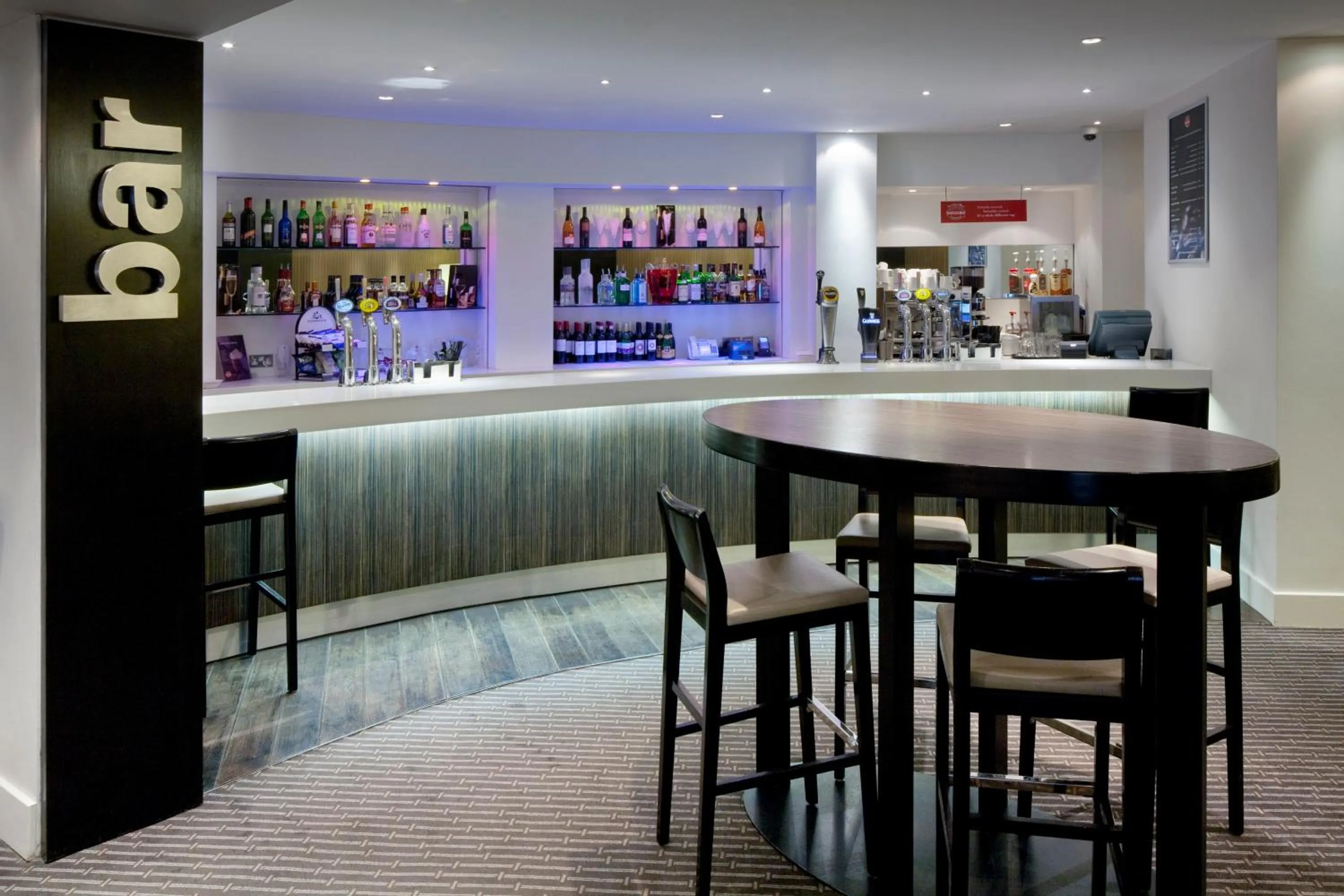 Lounge or bar in Holiday Inn London Bloomsbury by IHG