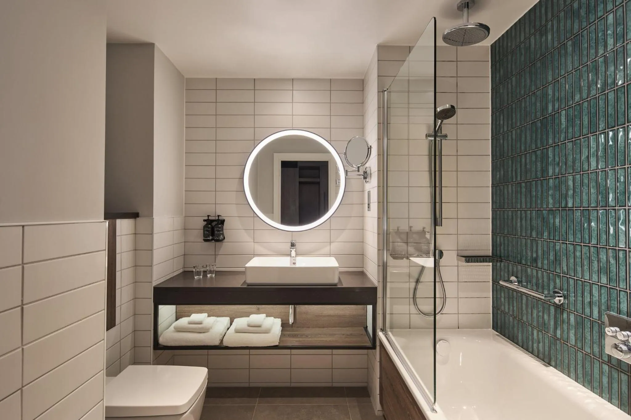 Bathroom in Holiday Inn London Bloomsbury by IHG