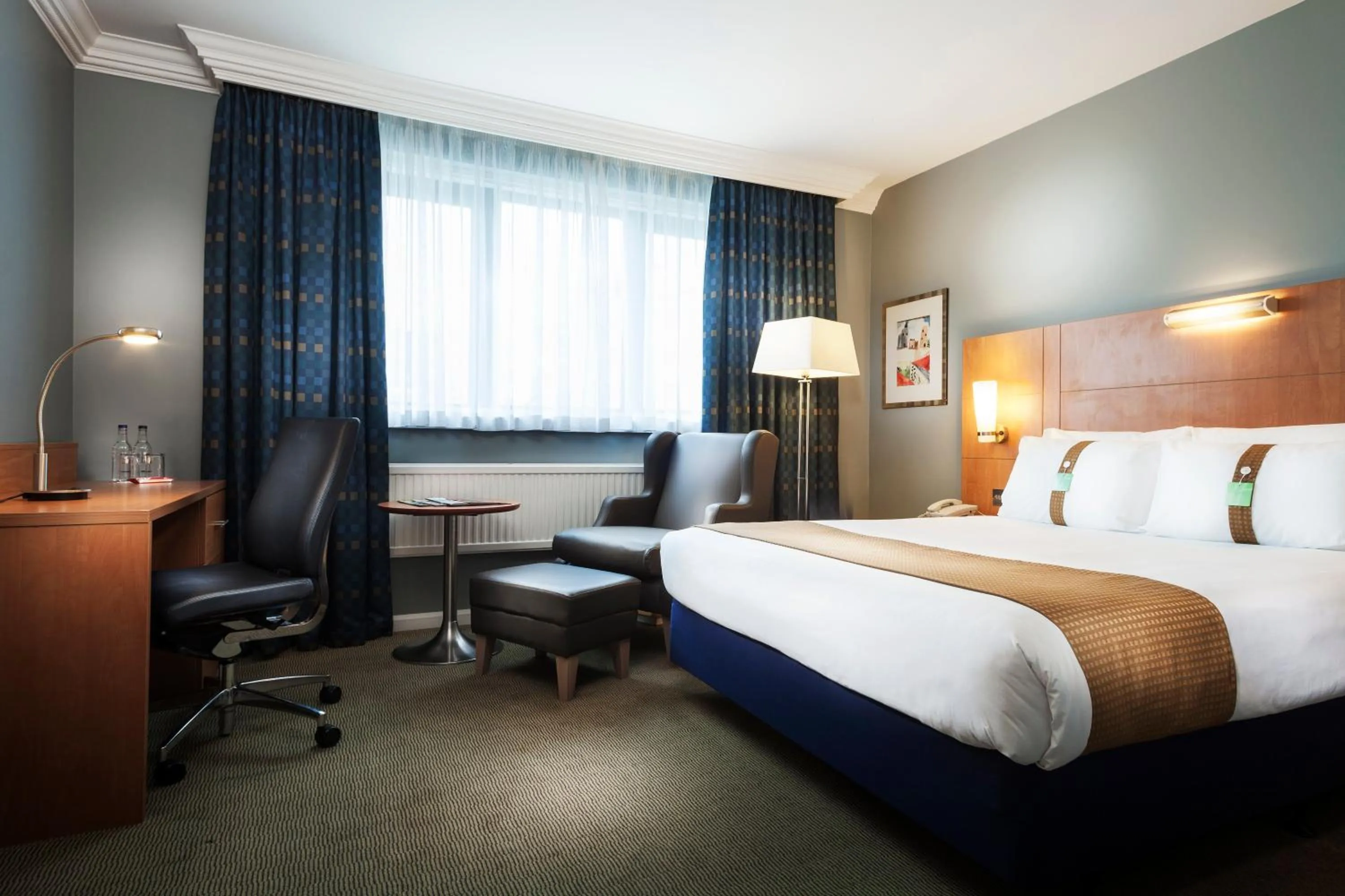 Photo of the whole room, Bed in Holiday Inn London Bloomsbury by IHG