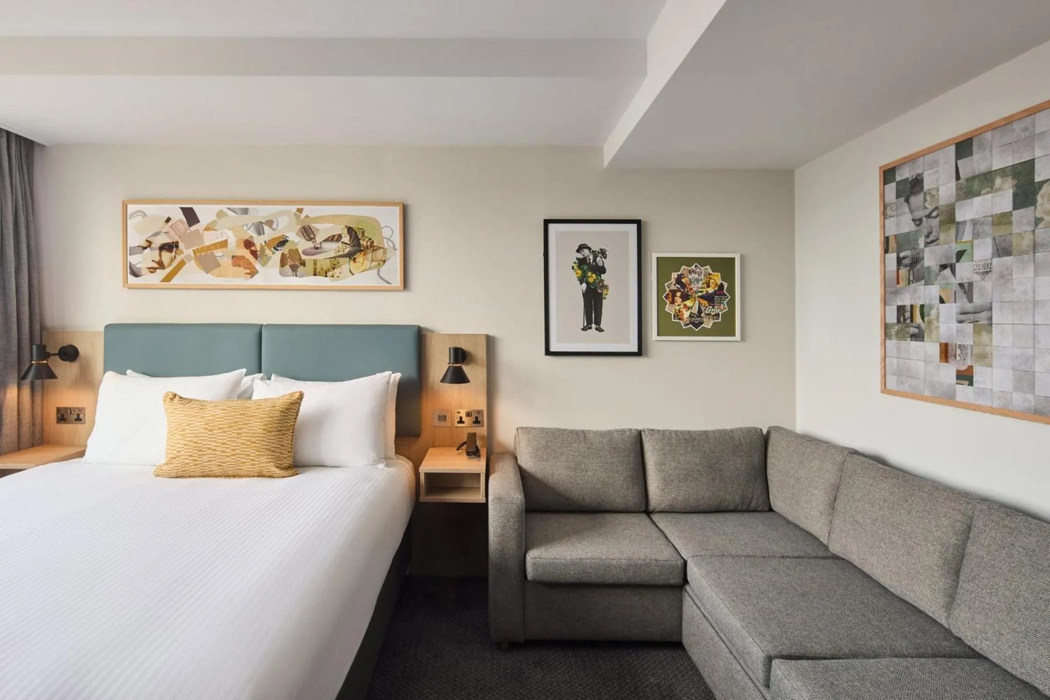 Photo of the whole room, Bed in Holiday Inn London Bloomsbury by IHG