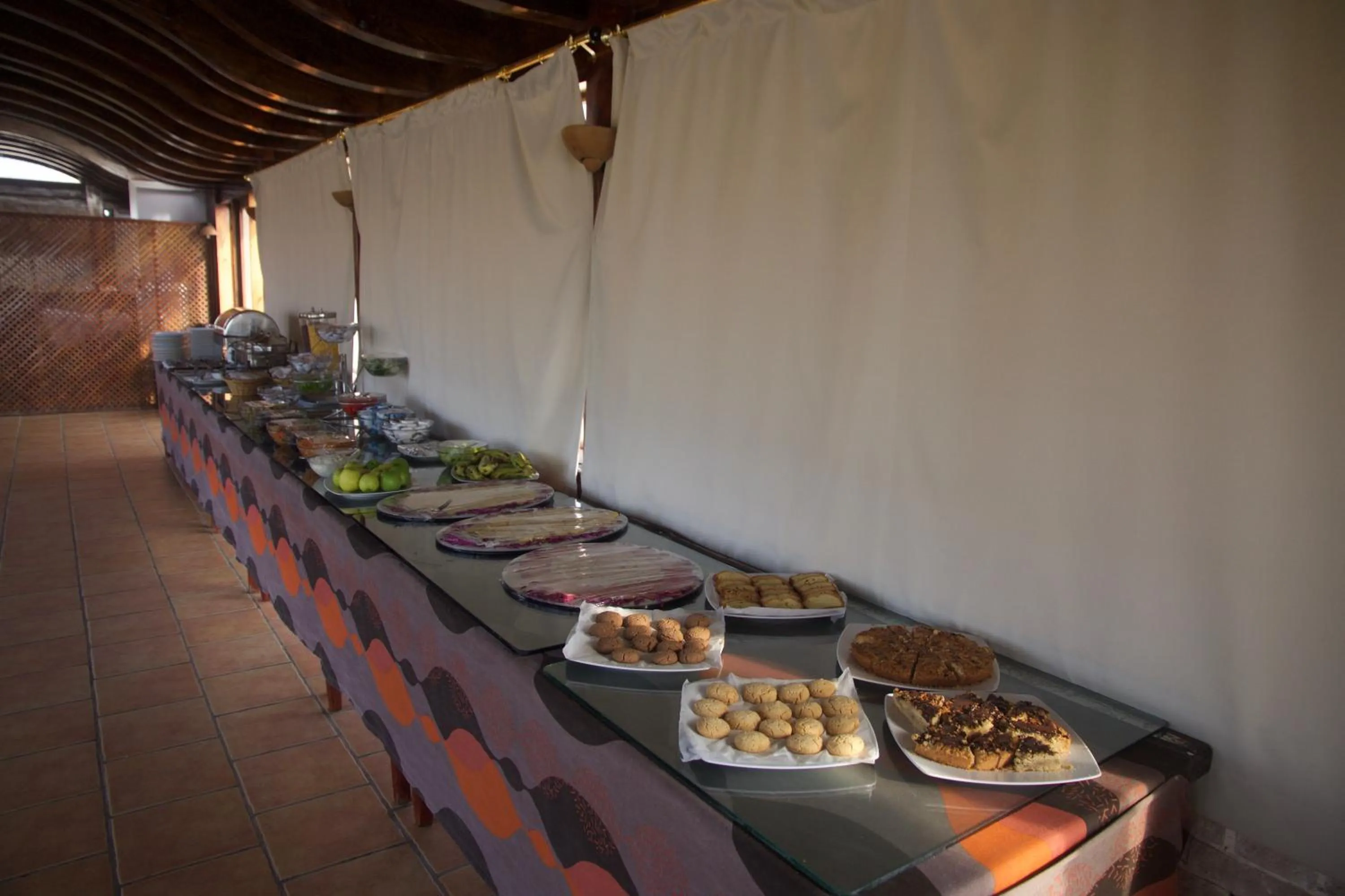 Restaurant/places to eat in Nesima Resort