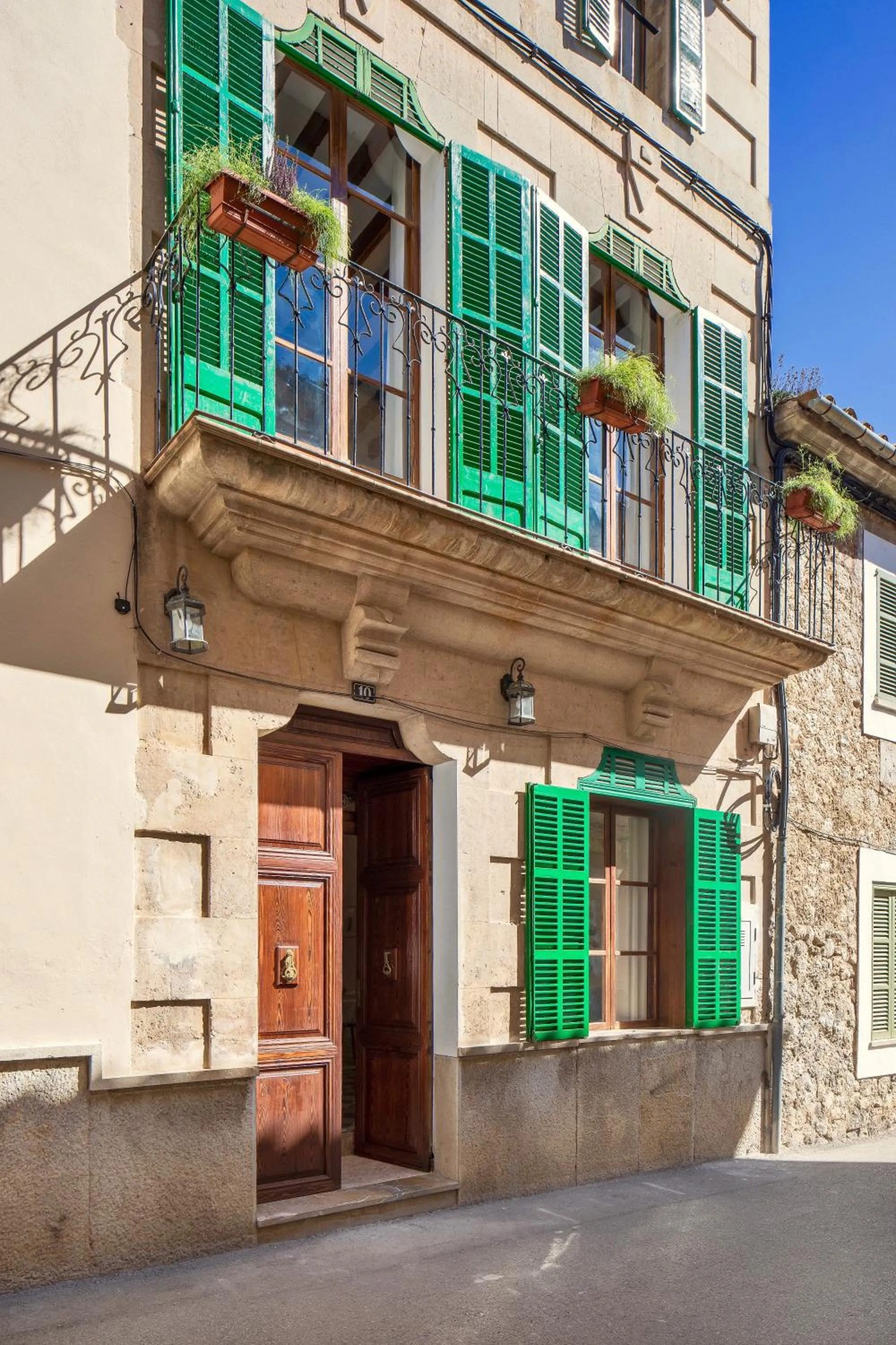 Facade/entrance in Senda Caimari