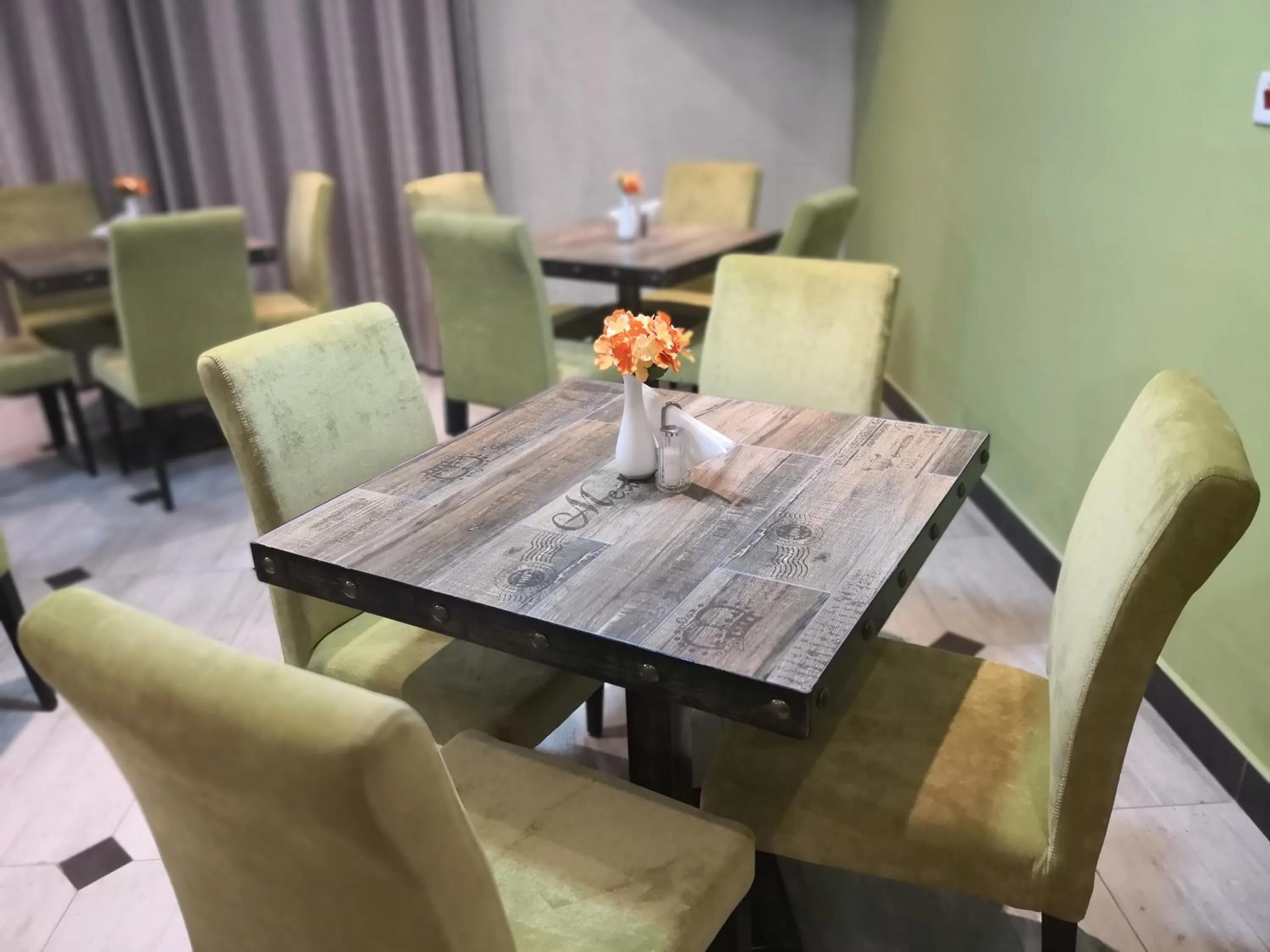 Restaurant/places to eat in Frederick's Lodge