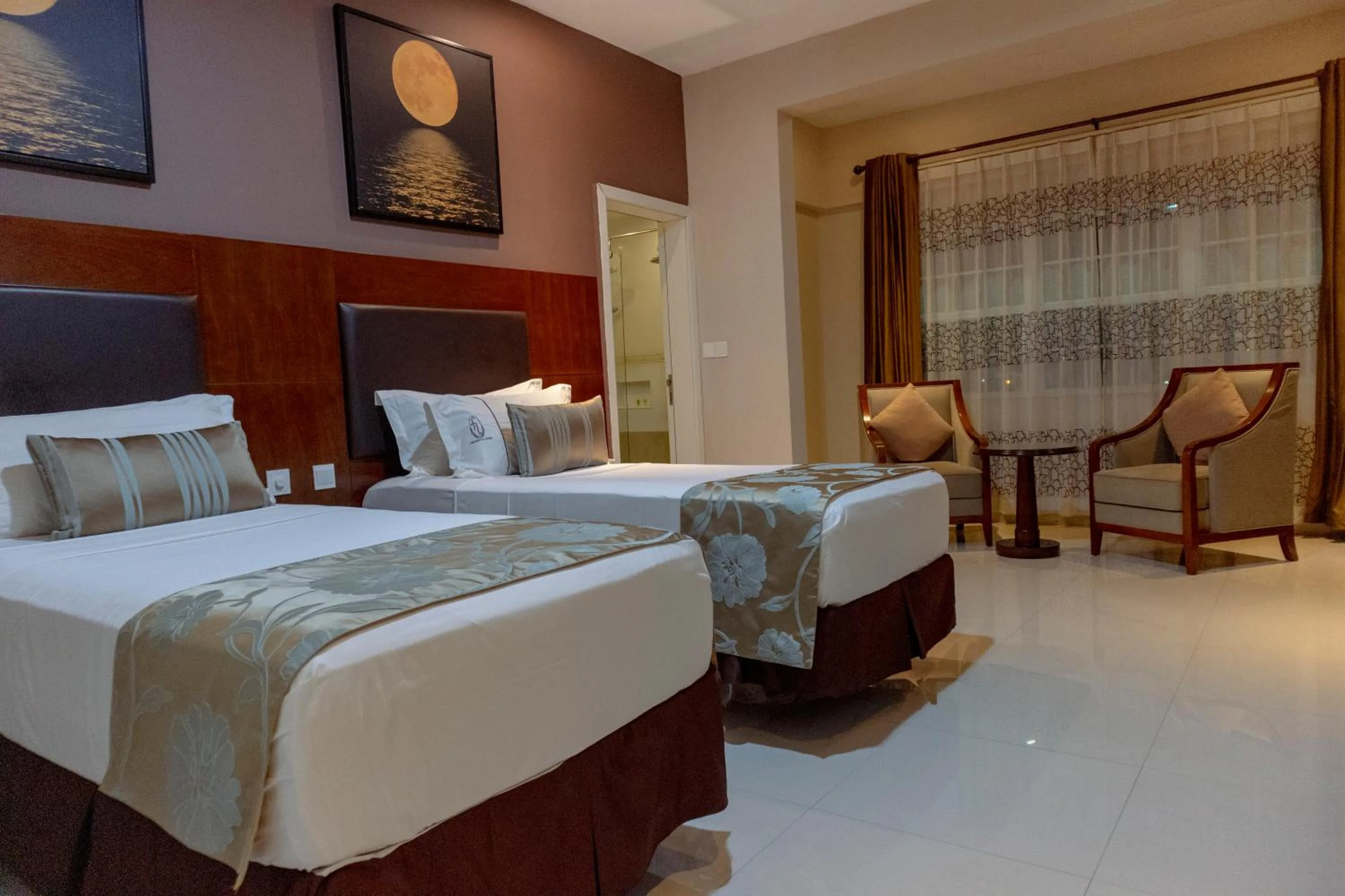 Photo of the whole room, Bed in Frederick's Lodge