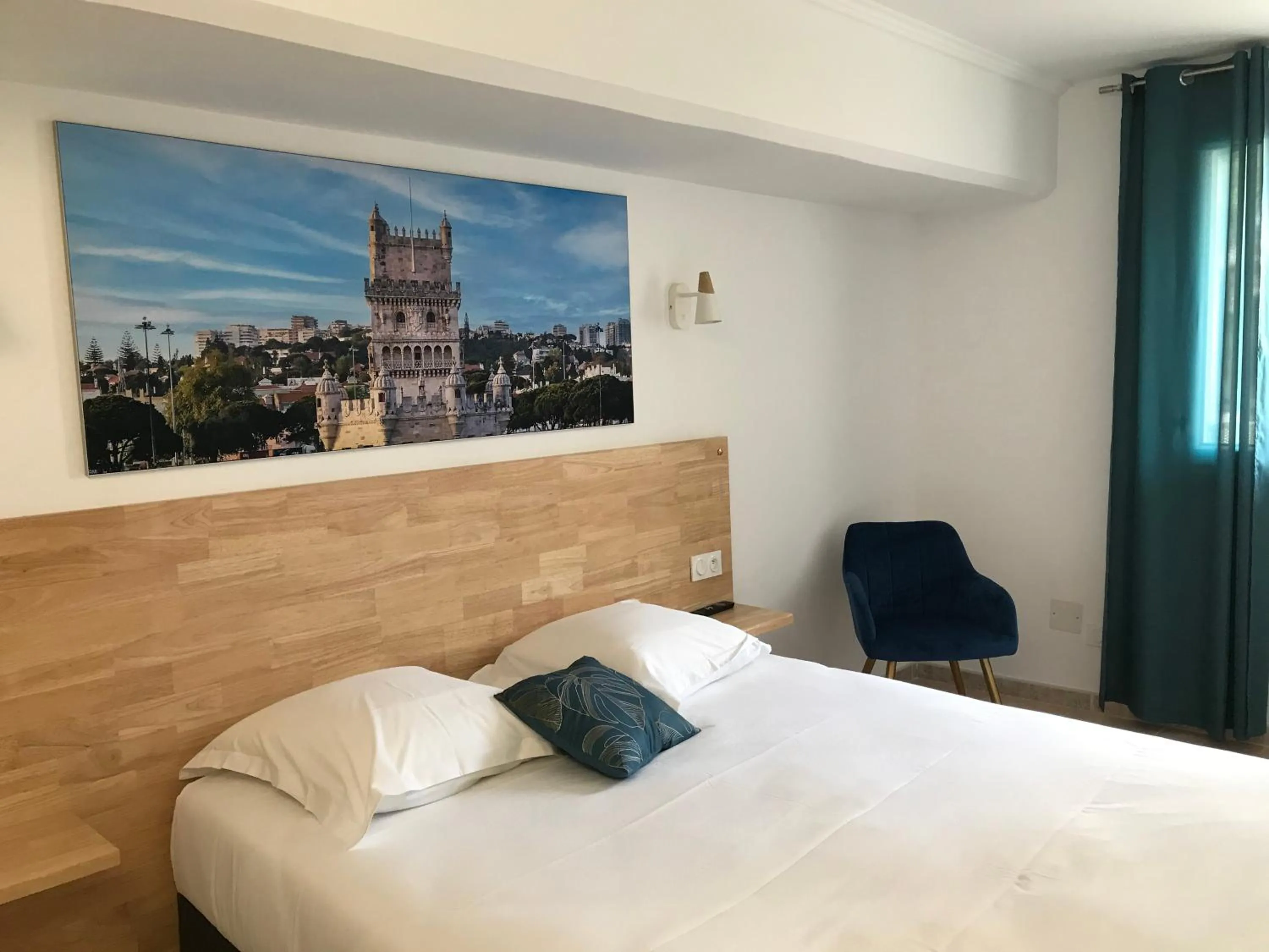 Bedroom, Bed in Privilège Hôtel & Apparts Eurociel Centre Comédie