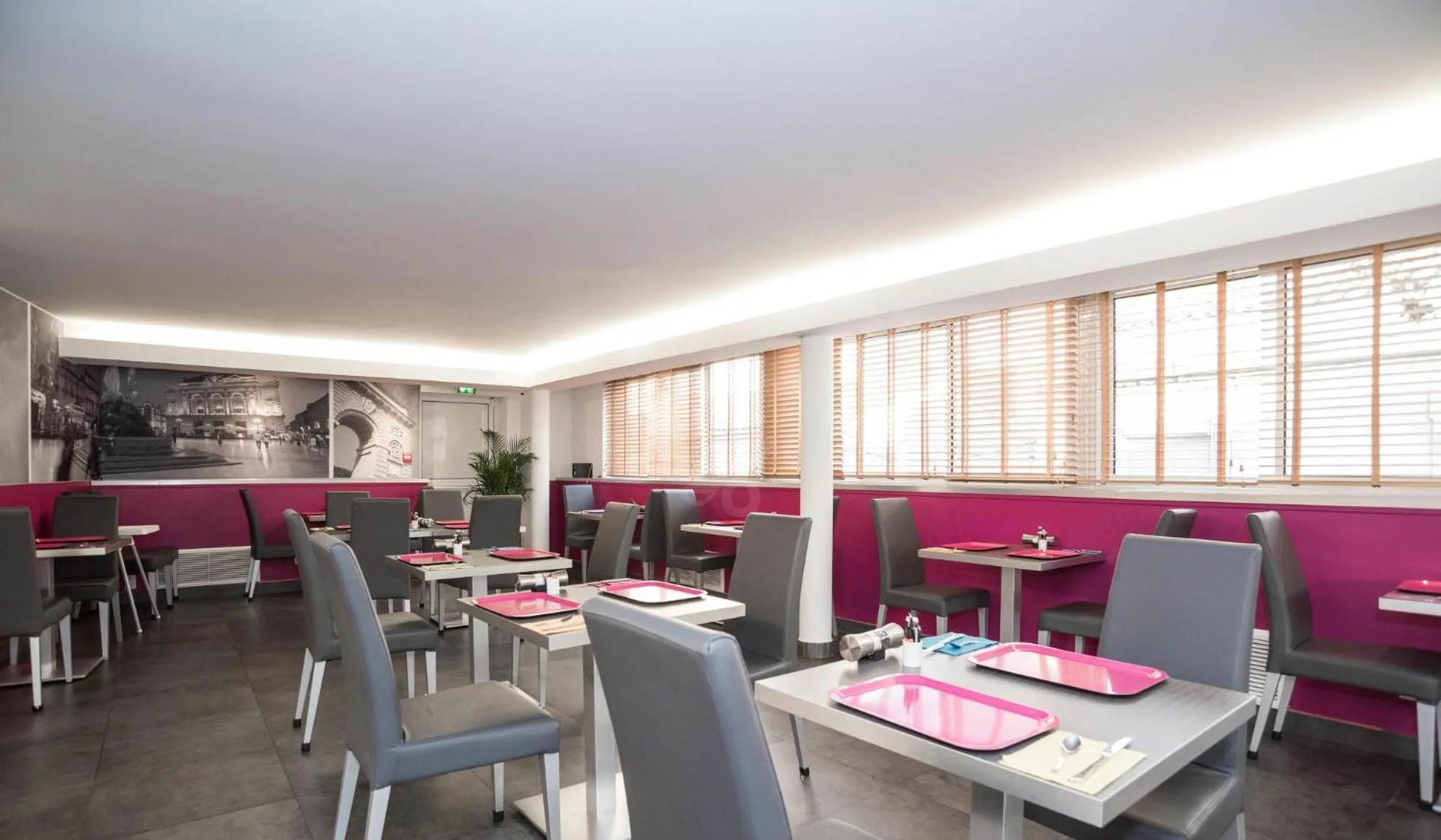 Breakfast in Privilège Hôtel & Apparts Eurociel Centre Comédie