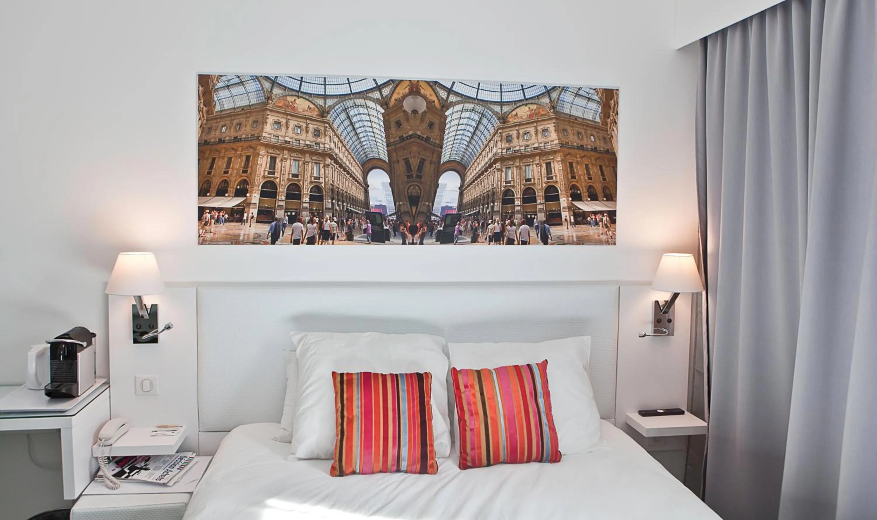 Bed in Privilège Hôtel & Apparts Eurociel Centre Comédie