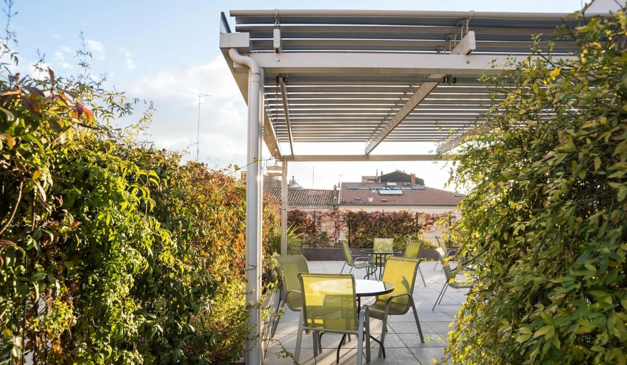 Patio in Privilège Hôtel & Apparts Eurociel Centre Comédie