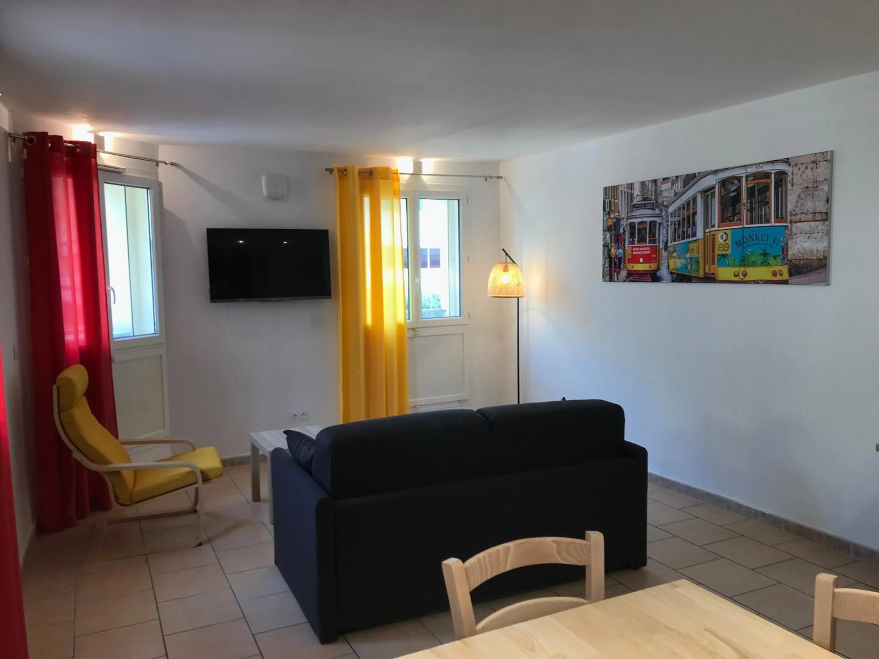 Communal lounge/ TV room in Privilège Hôtel & Apparts Eurociel Centre Comédie