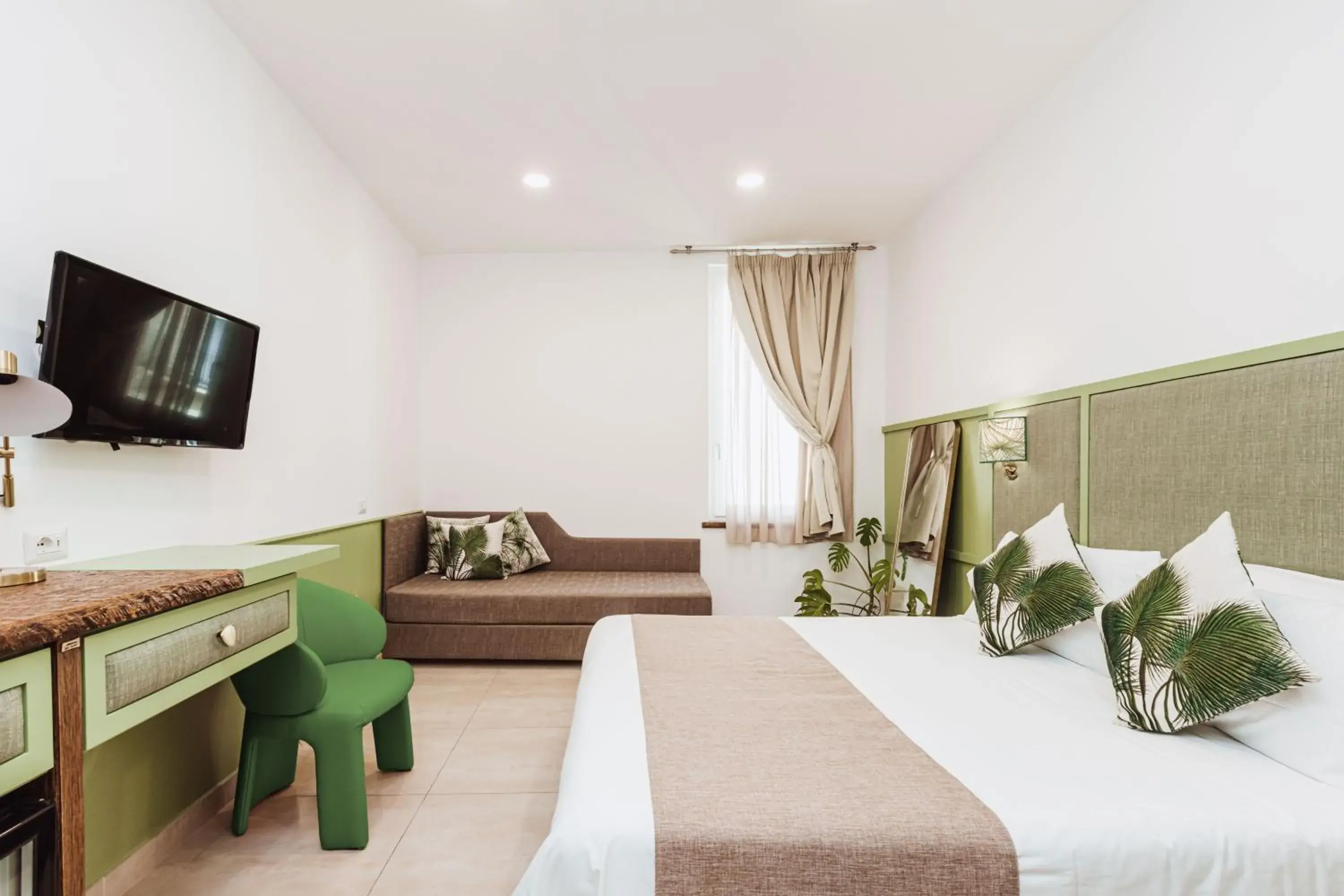 Comfort Triple Room with Shower in Boutique Suites 186 Comfort Triple Room with Shower in Boutique Suites 186