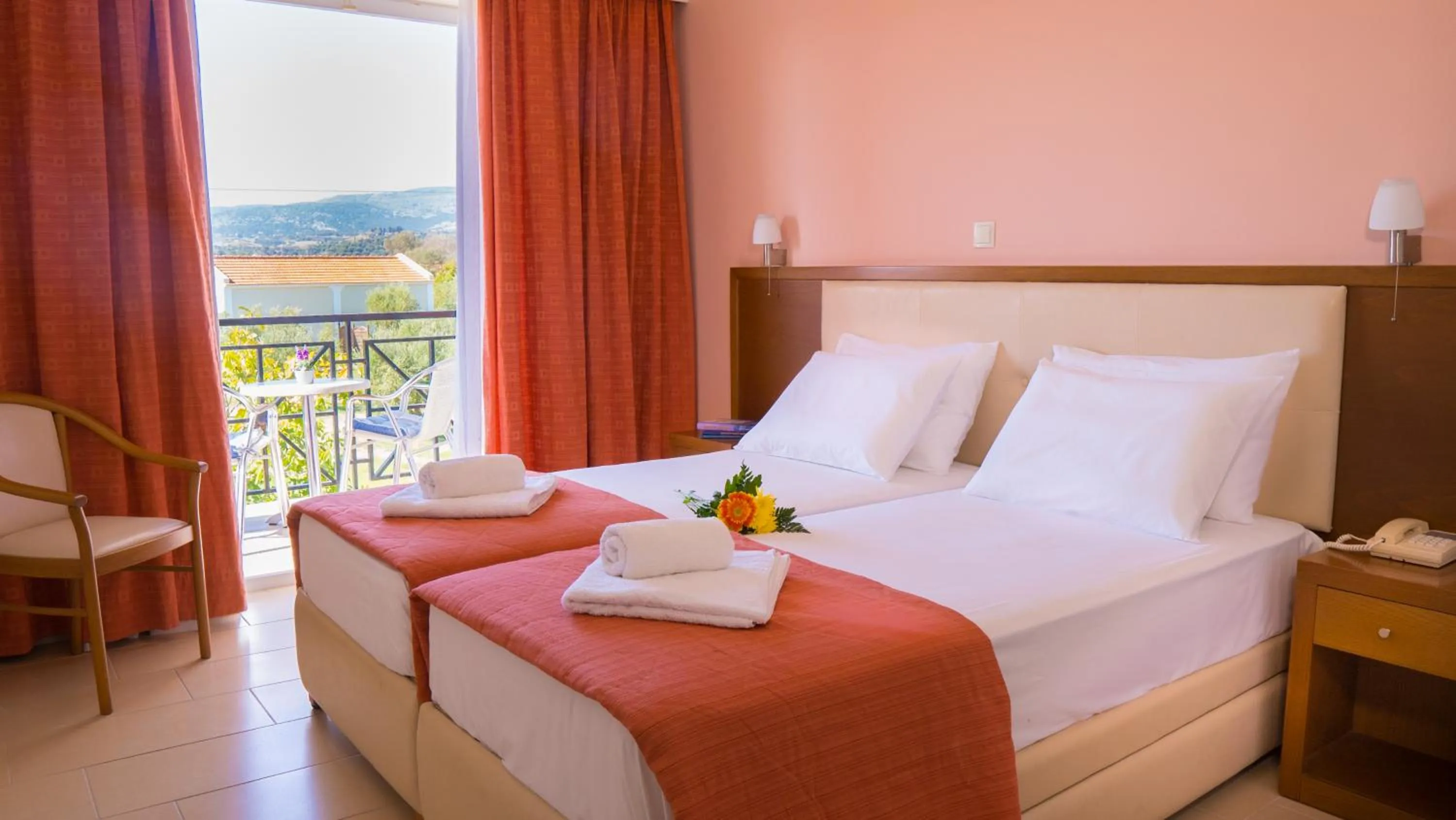 Garden view, Bed in Palatino Hotel