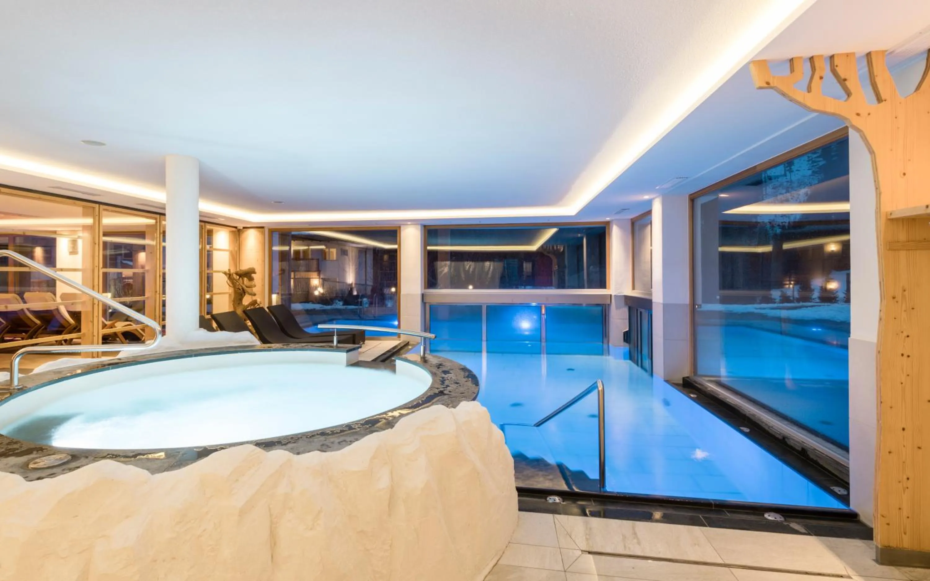 Swimming pool in Hotel Masl