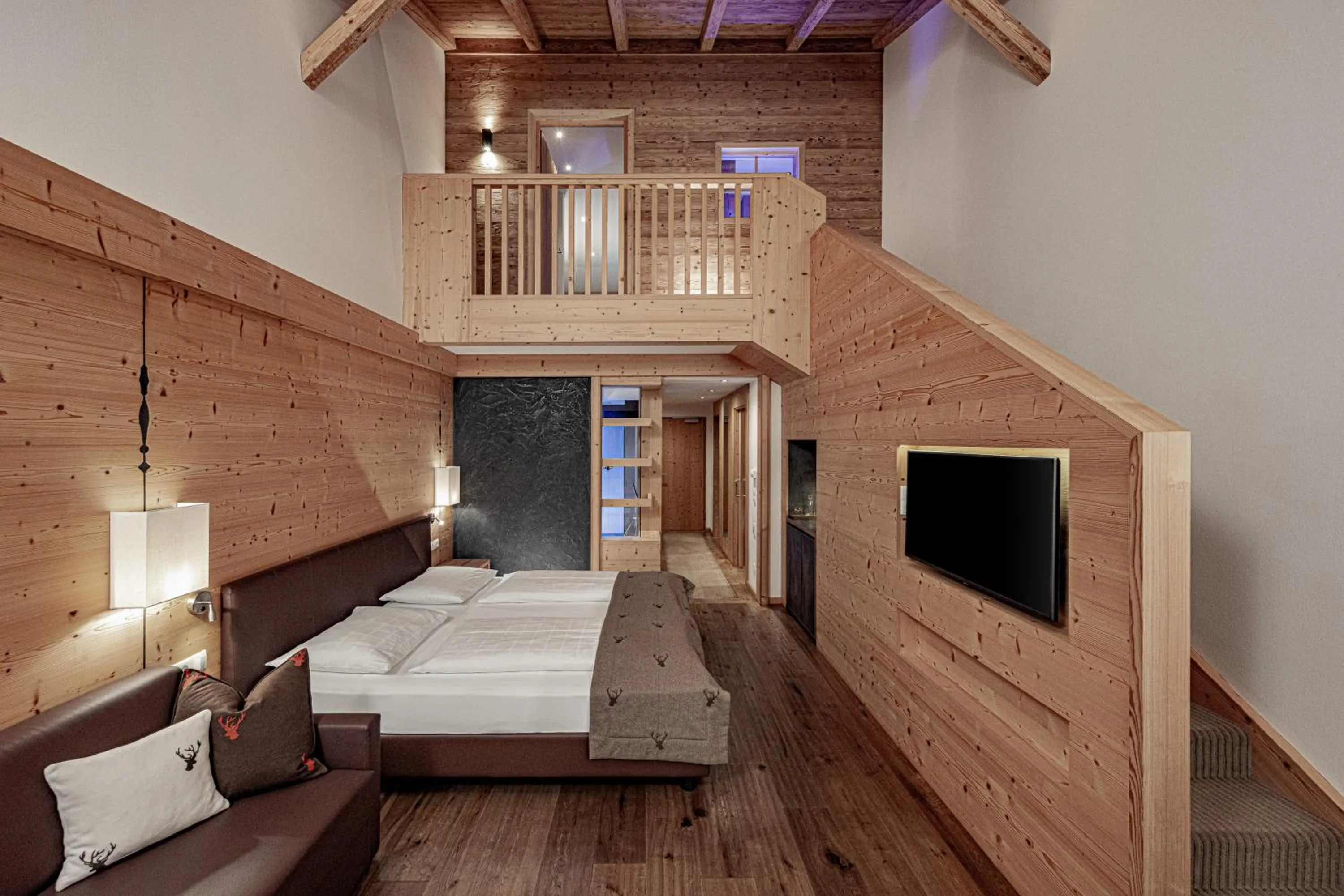 Living room, Bed in Hotel Masl