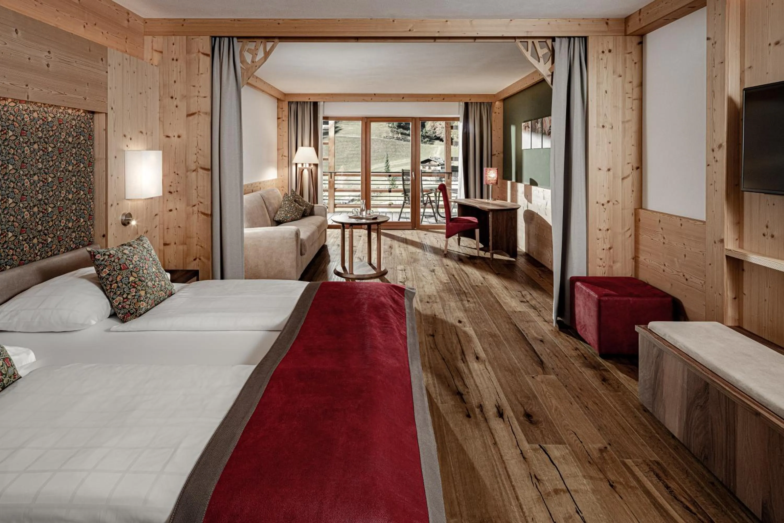 Living room, Bed in Hotel Masl