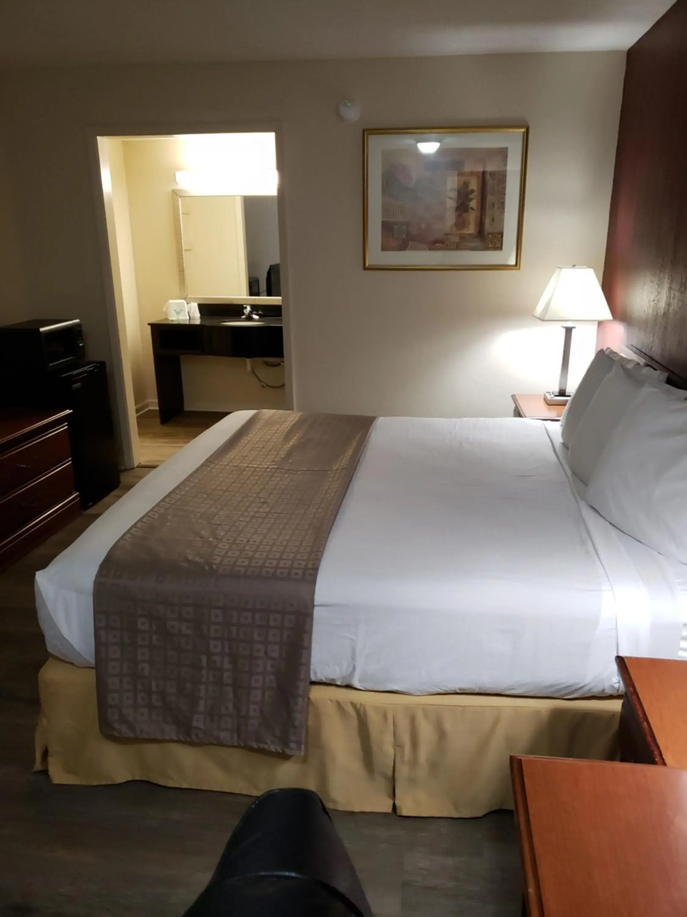 King Room Smoking in Travel Inn Buford - Mall of Georgia King Room Smoking in Travel Inn Buford - Mall of Georgia