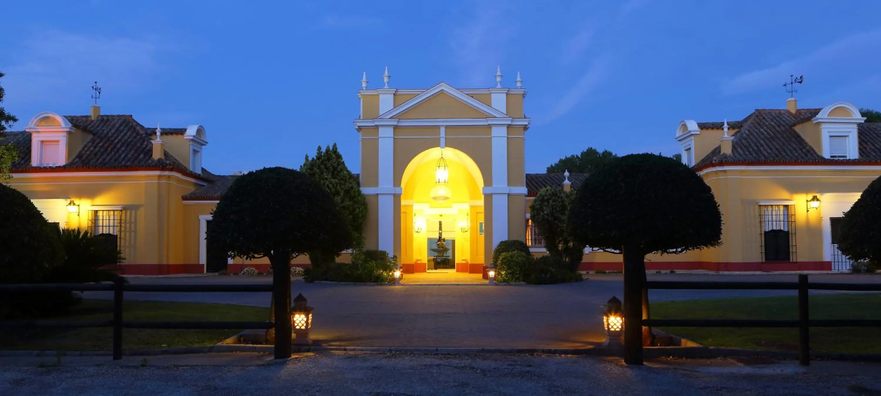 Facade/entrance in Hotel Hacienda Montenmedio