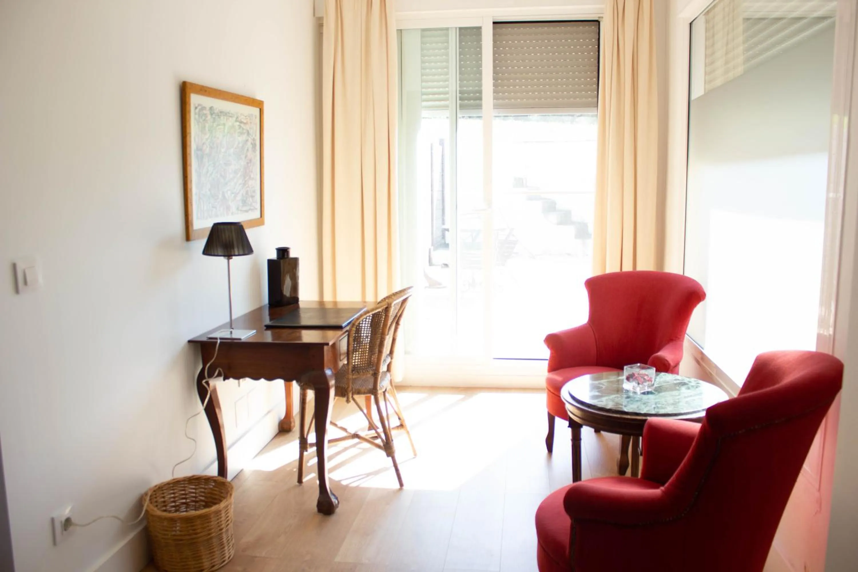 Seating area in Hotel Hacienda Montenmedio