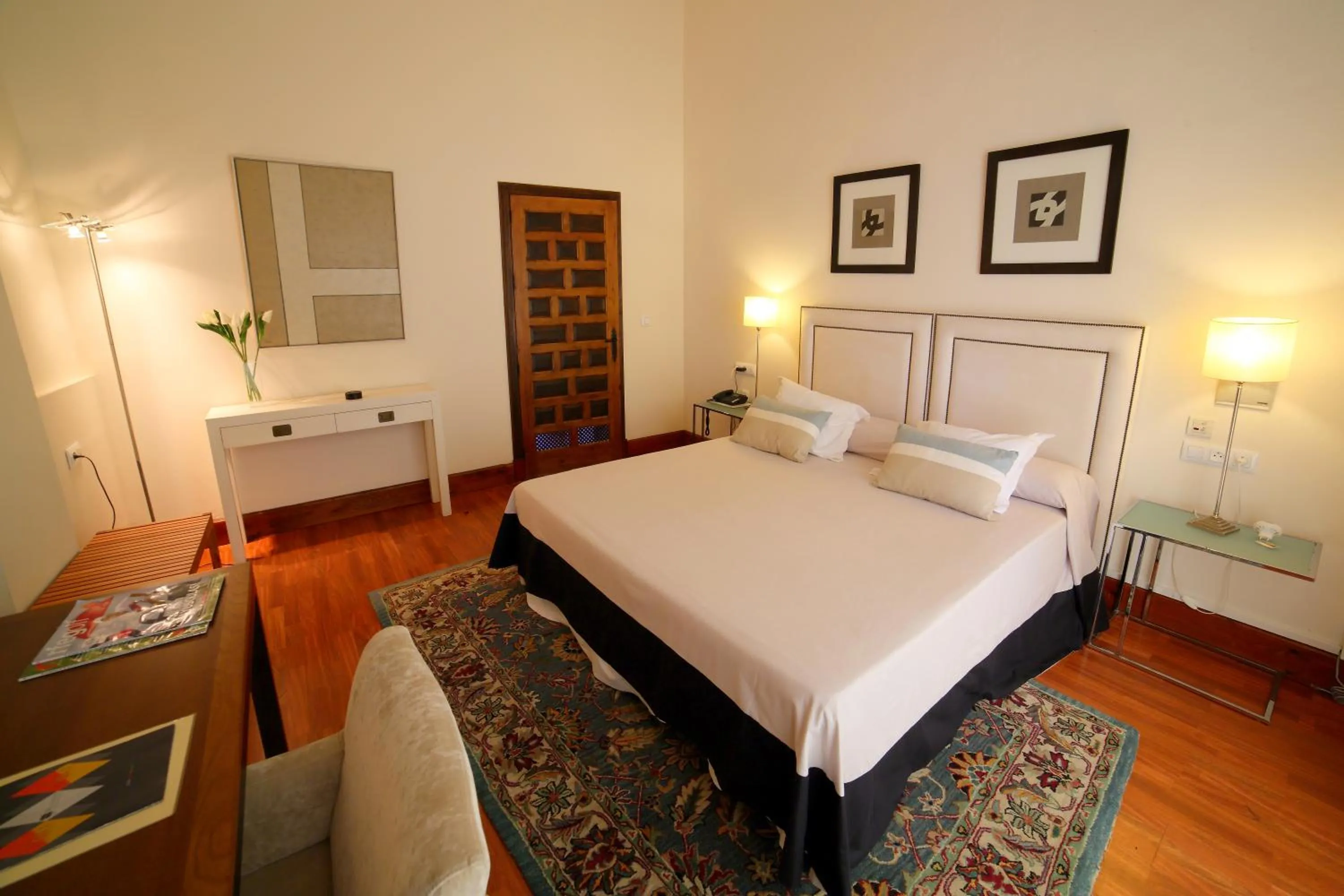 Photo of the whole room, Bed in Hotel Hacienda Montenmedio
