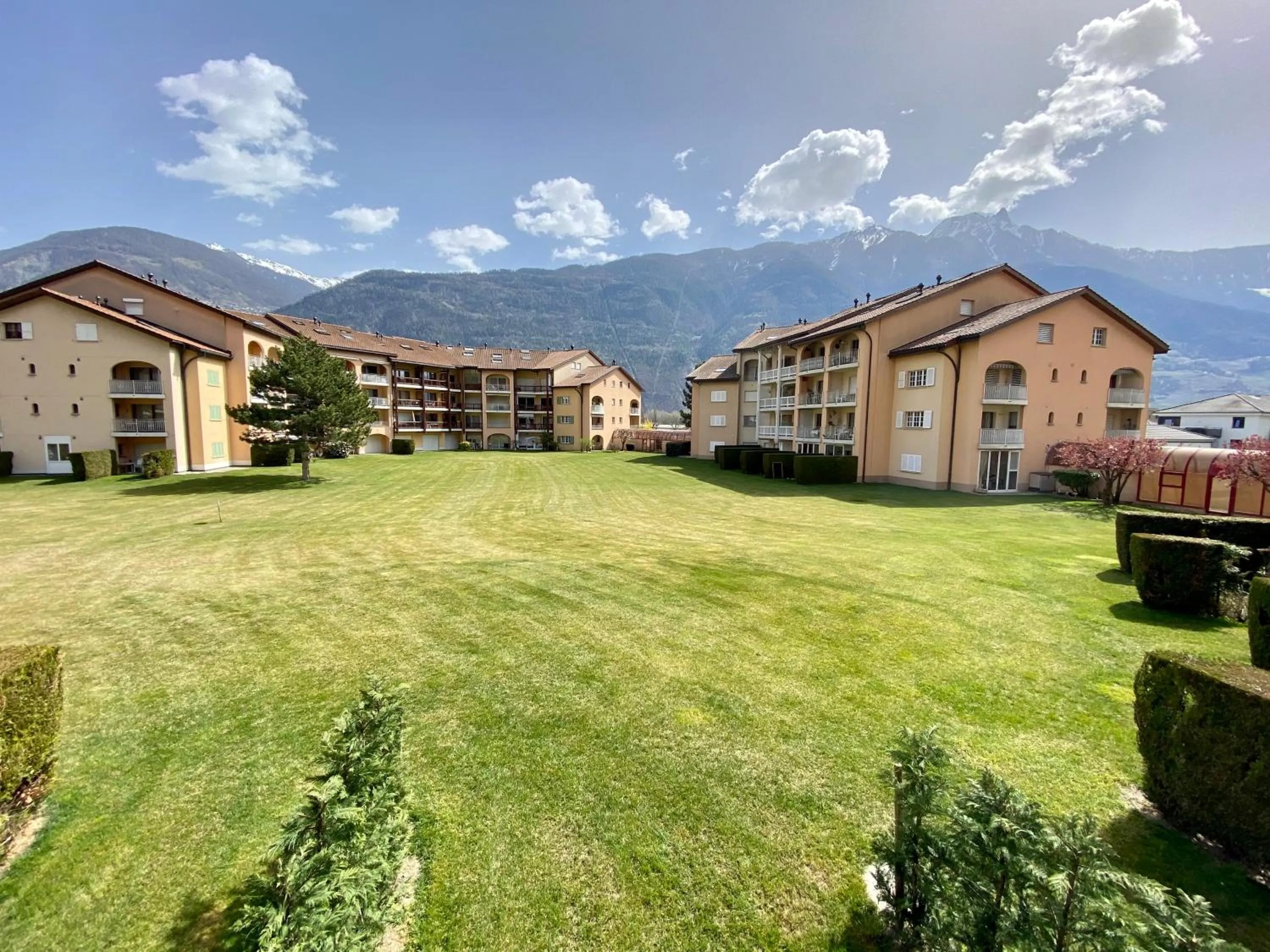 Spring in Saillon Evasion Sarl