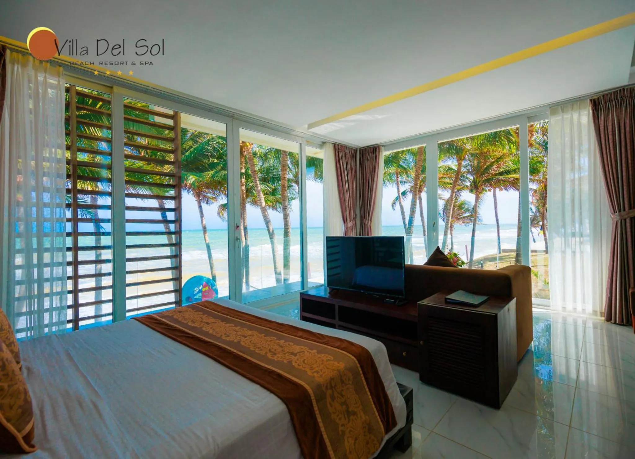 Property building, Bed in Villa Del Sol Beach Resort & Spa