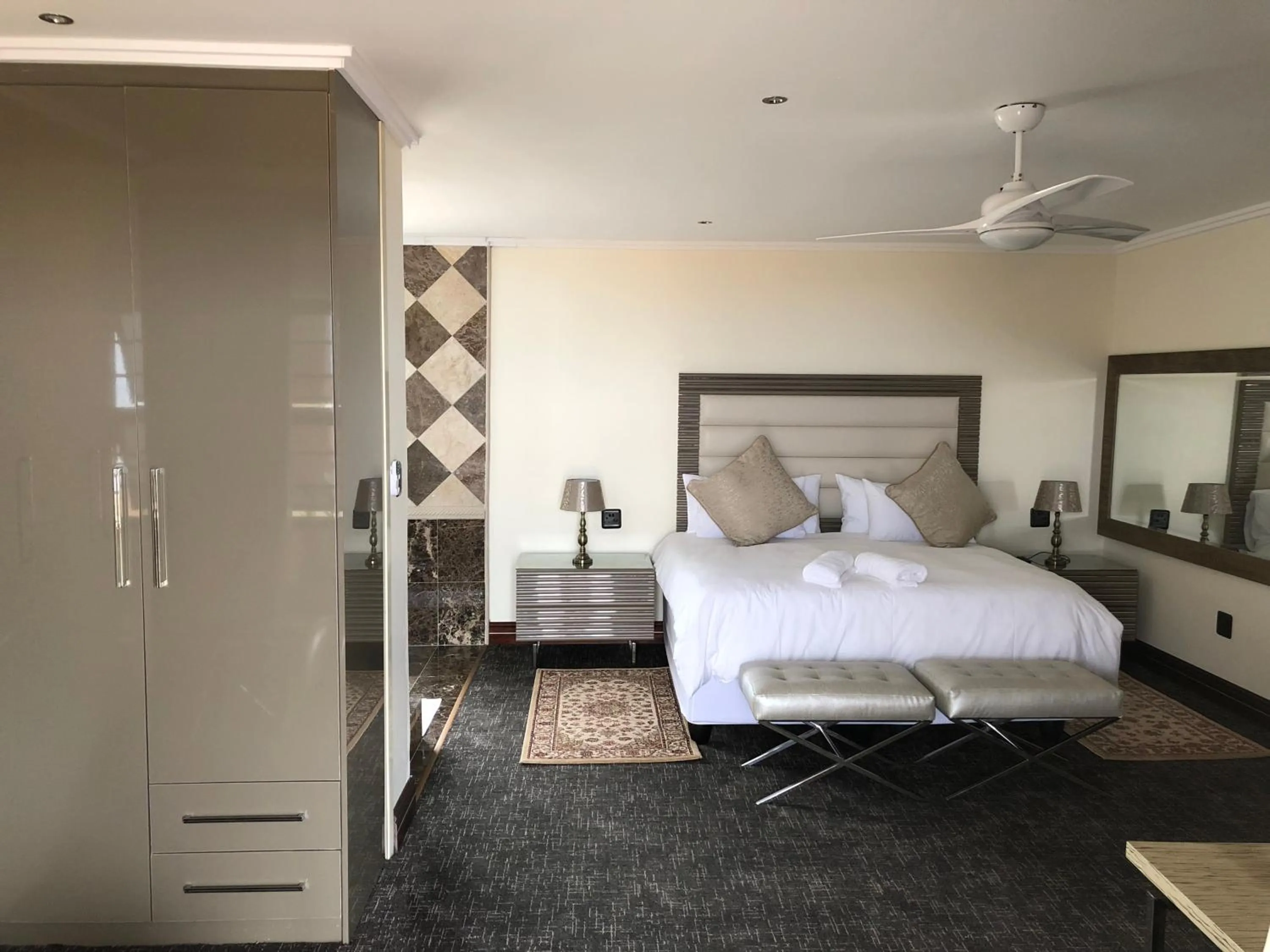 Bedroom, Bed in Coral Beach Bed & Breakfast