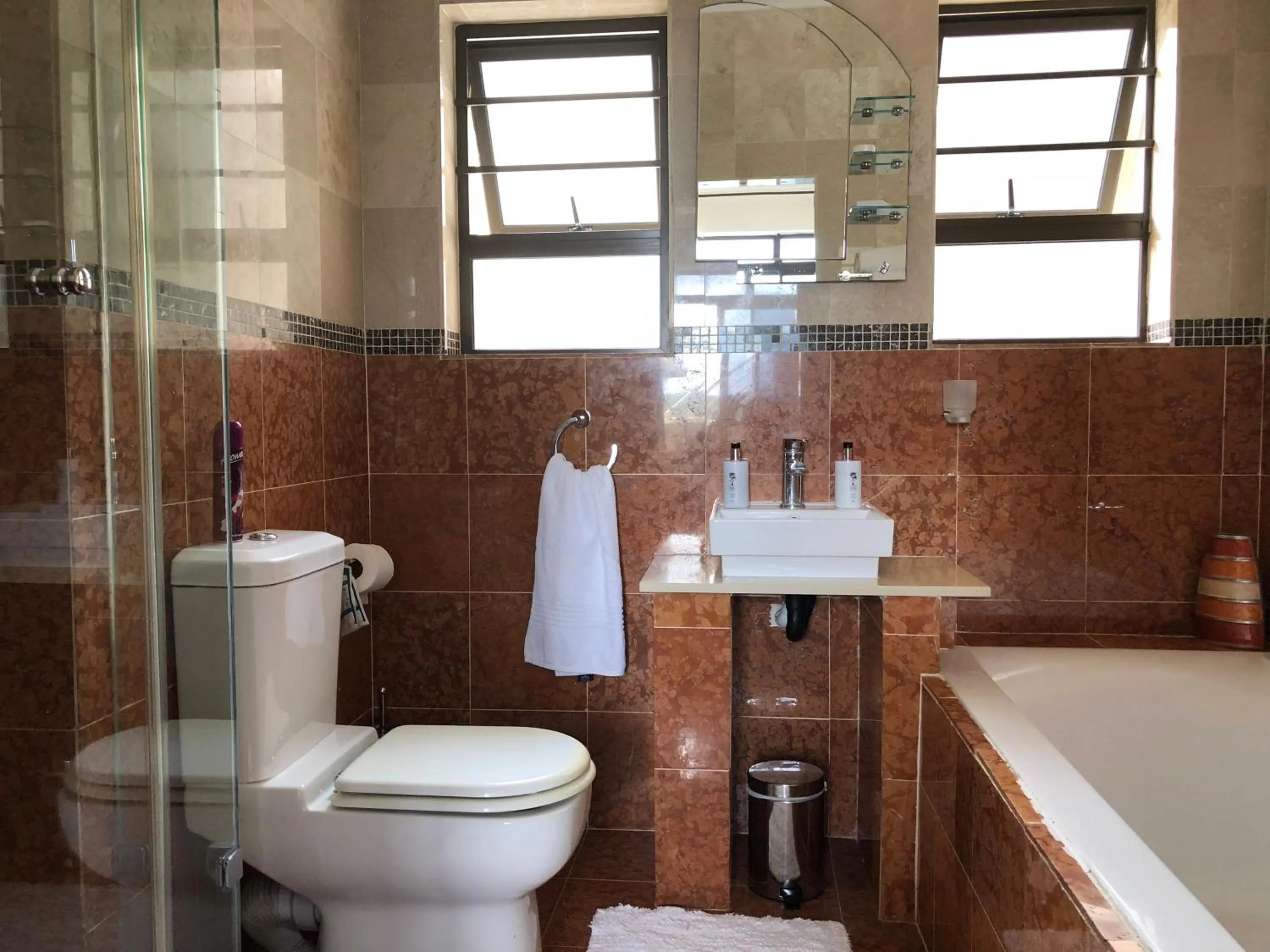 Bathroom in Coral Beach Bed & Breakfast