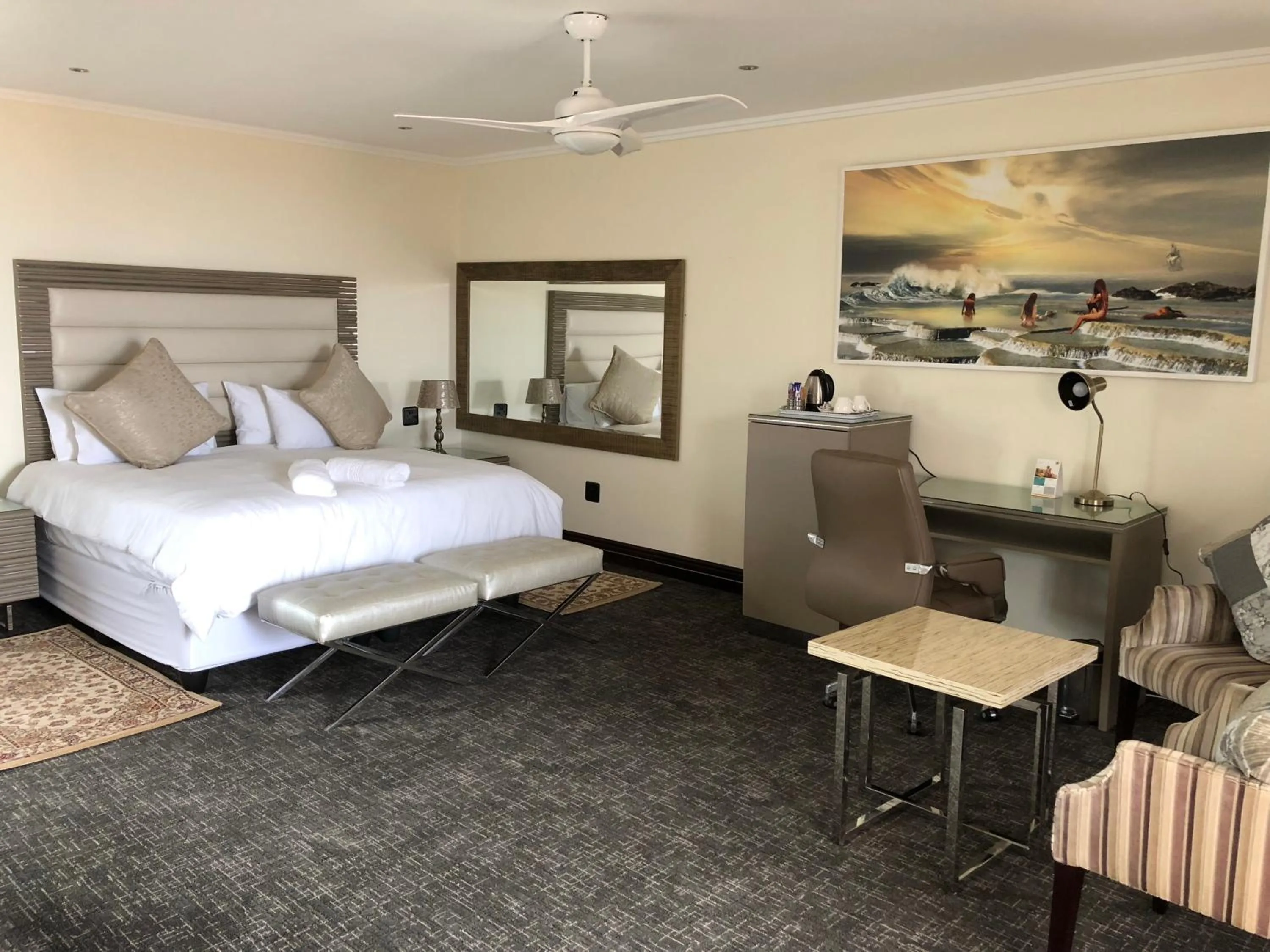 Photo of the whole room, Bed in Coral Beach Bed & Breakfast