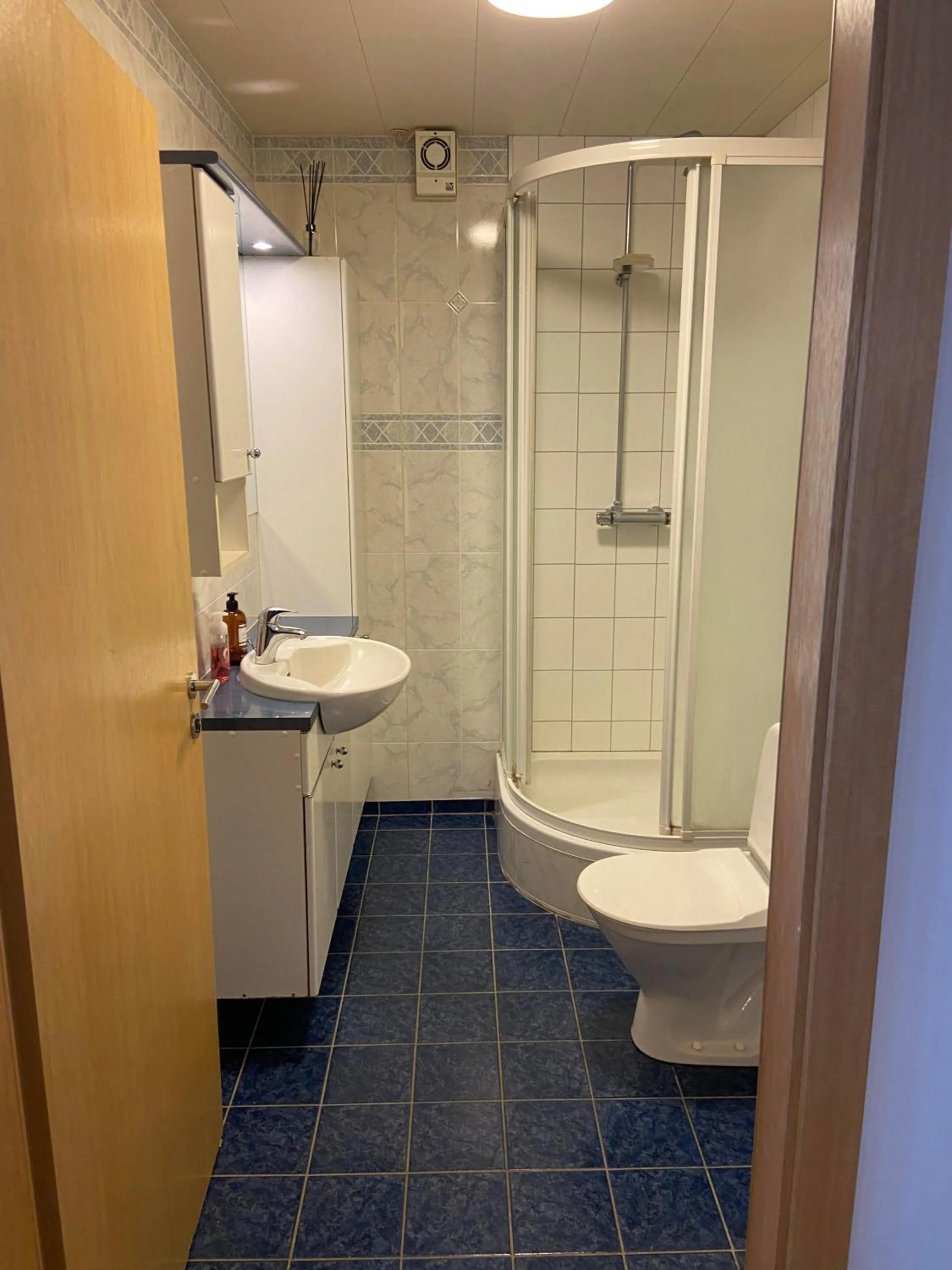 Bathroom in Akureyri Backpackers