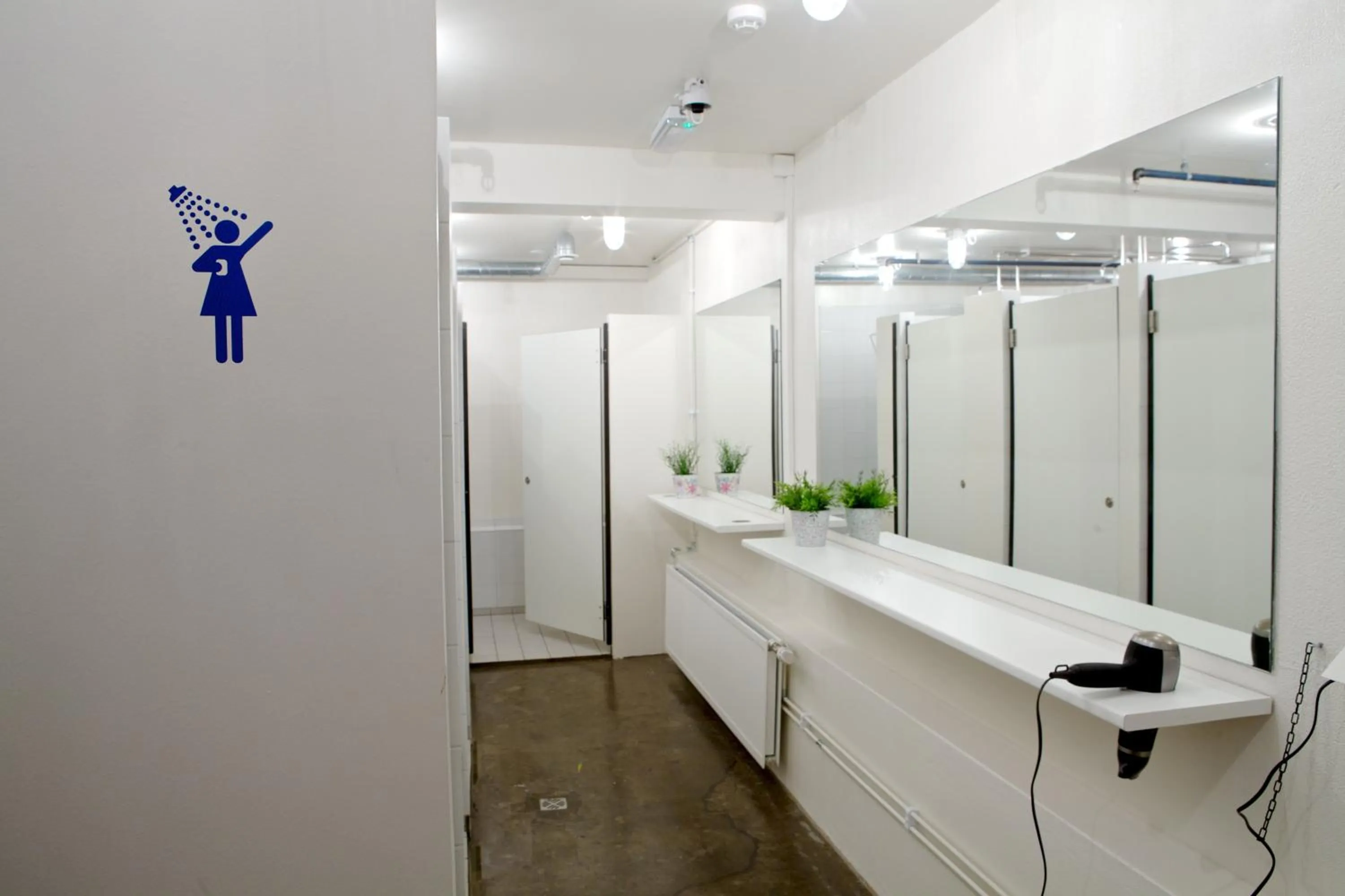 Bathroom in Akureyri Backpackers