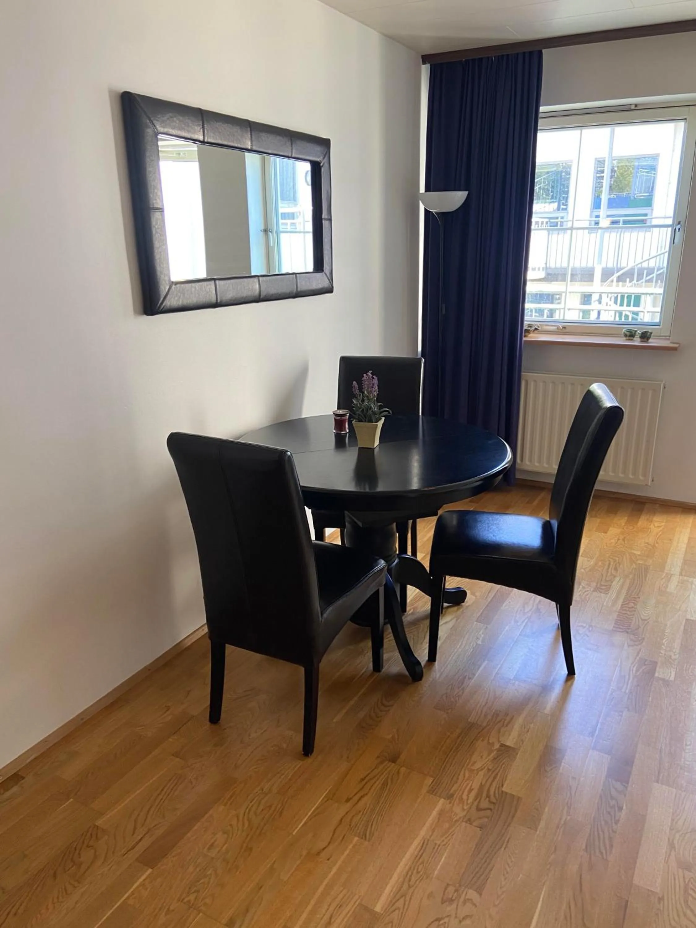 Dining area in Akureyri Backpackers