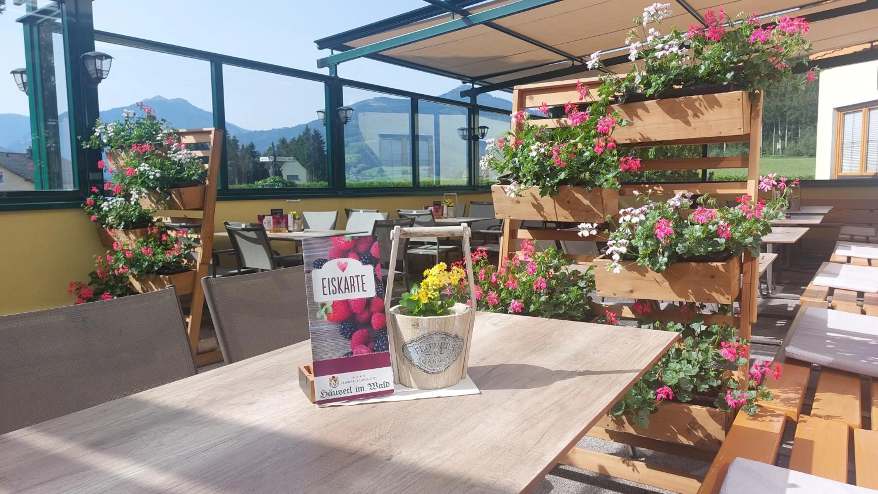 Restaurant/places to eat in Landhotel Häuserl im Wald