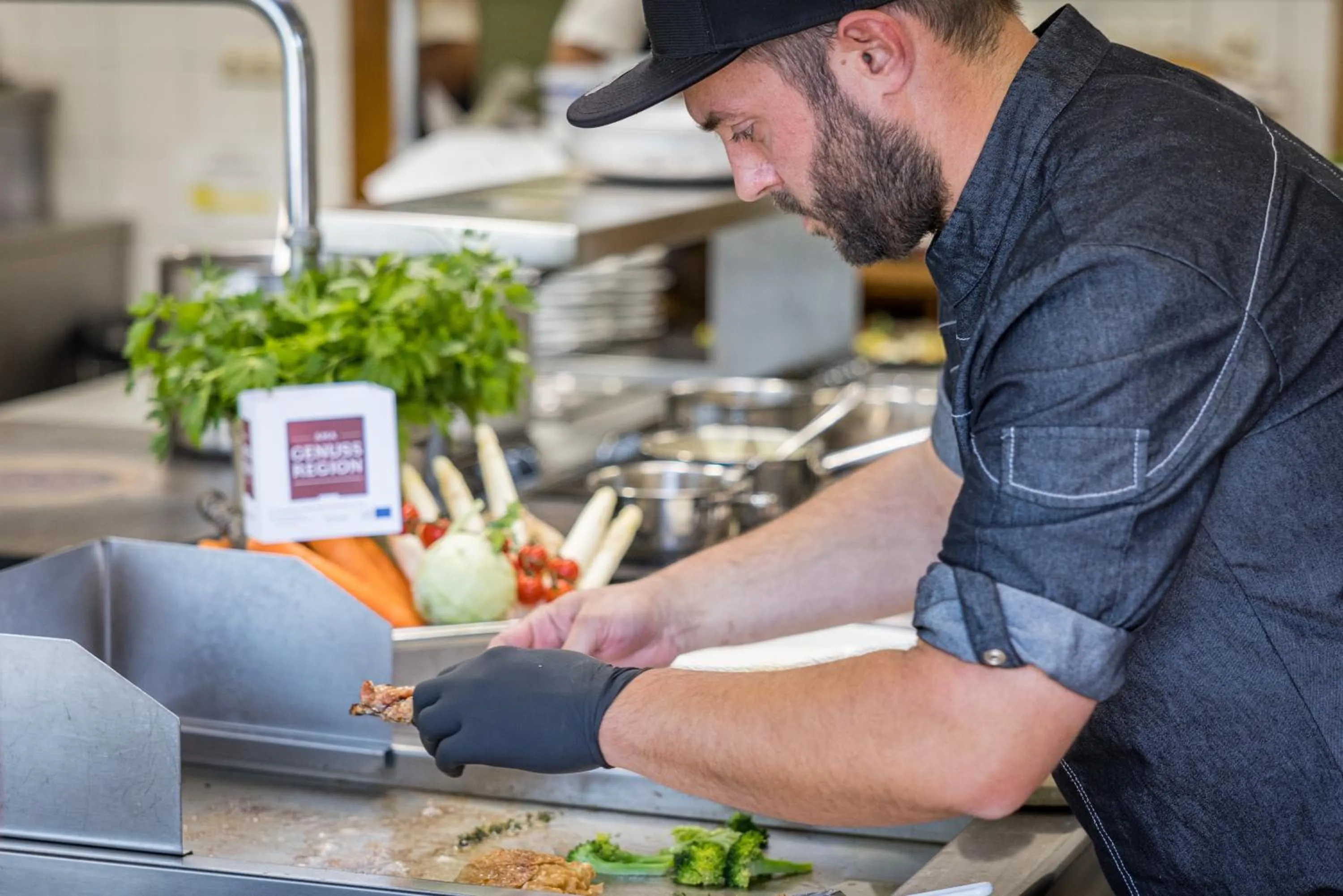 Restaurant/places to eat in Landhotel Häuserl im Wald