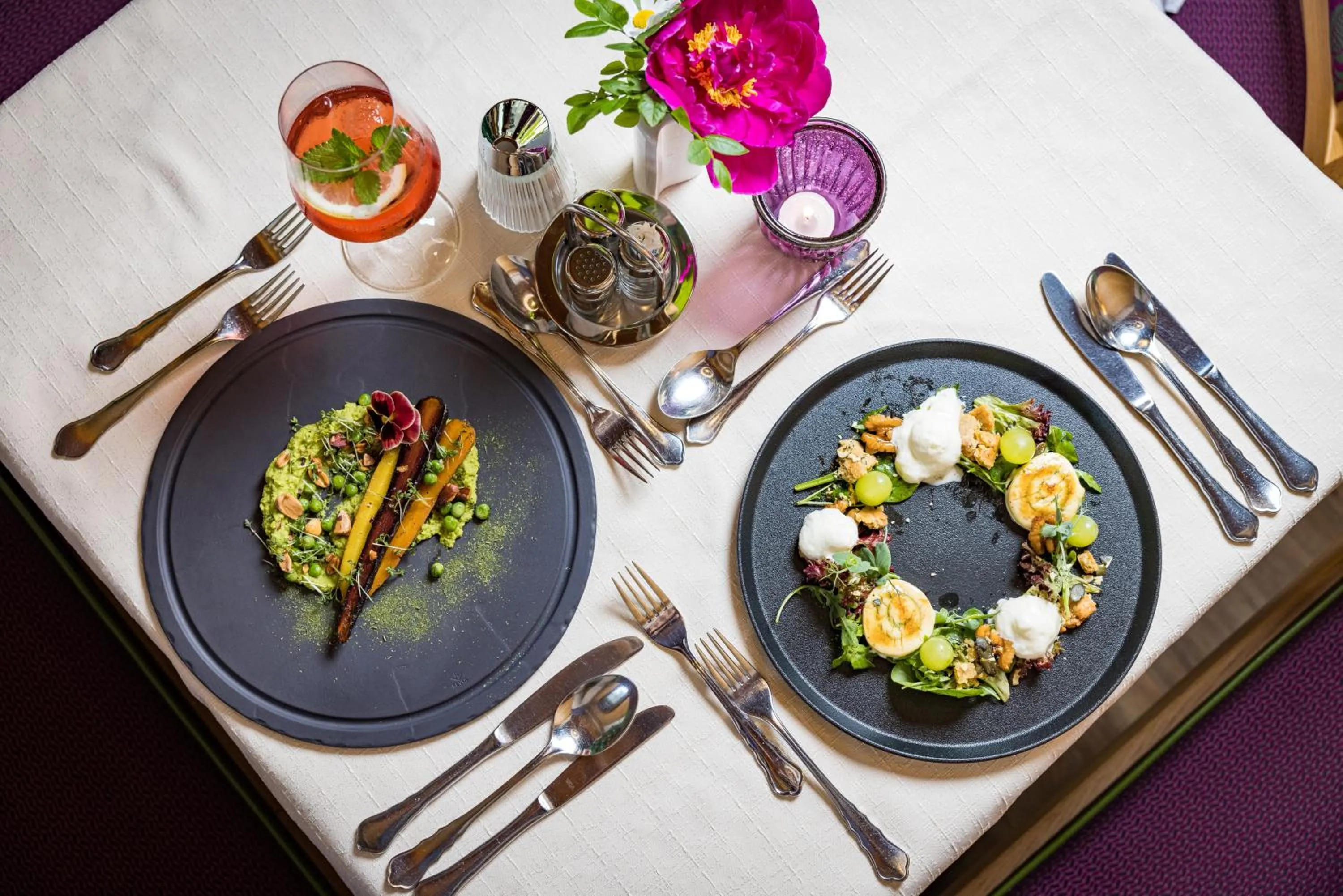 Restaurant/places to eat in Landhotel Häuserl im Wald