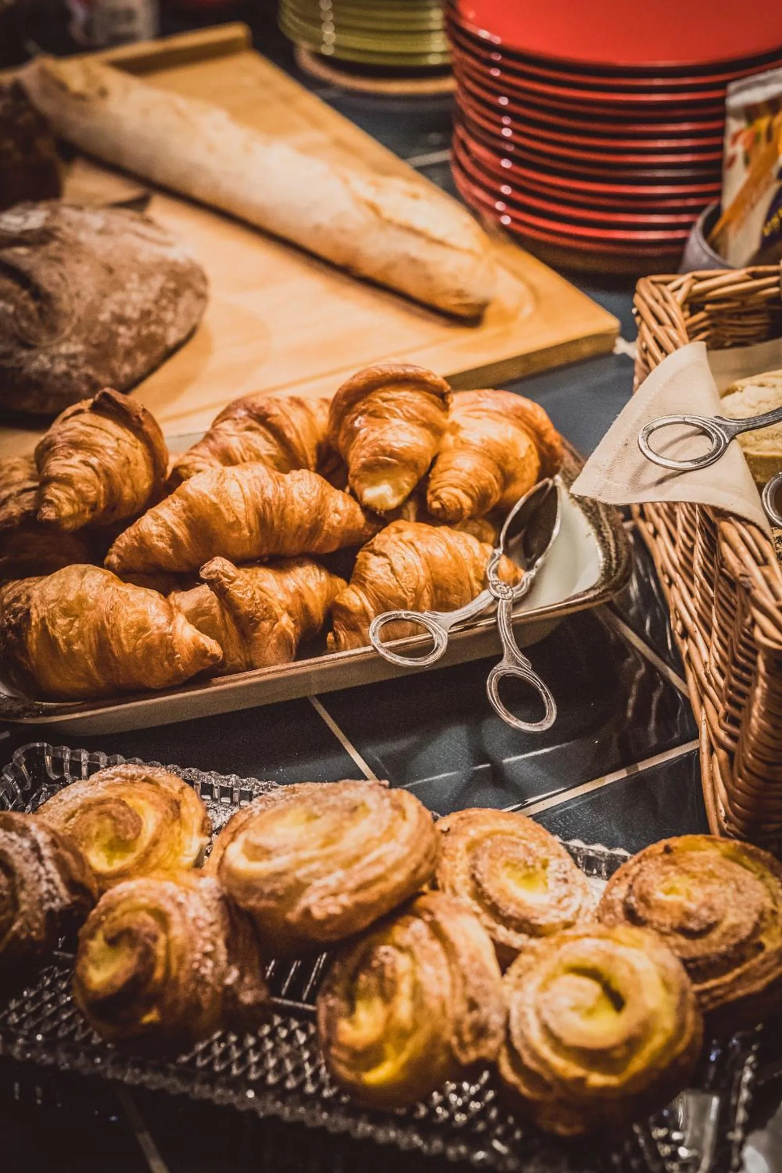 Buffet breakfast in Henri Hotel Düsseldorf Downtown
