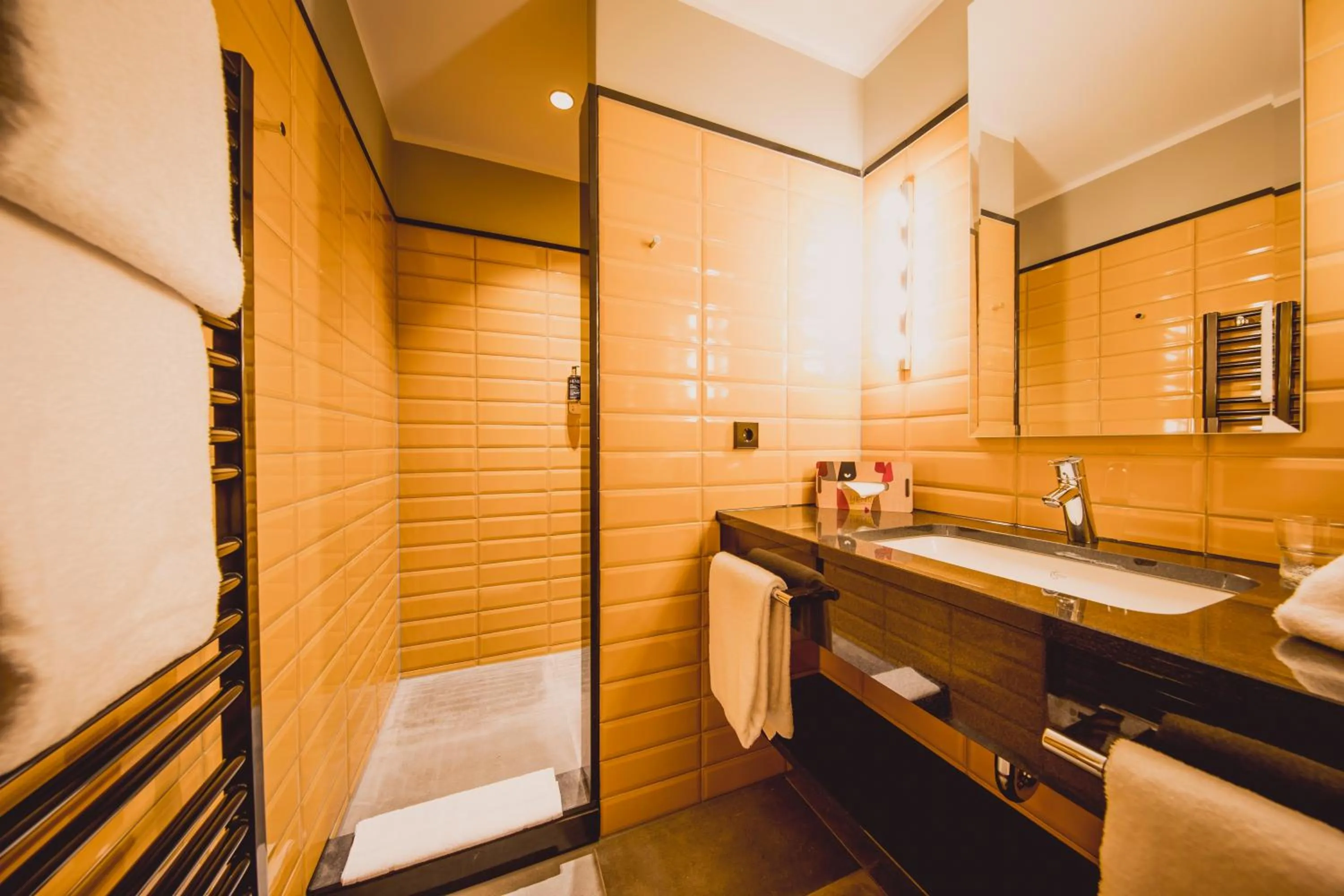 Bathroom in Henri Hotel Düsseldorf Downtown