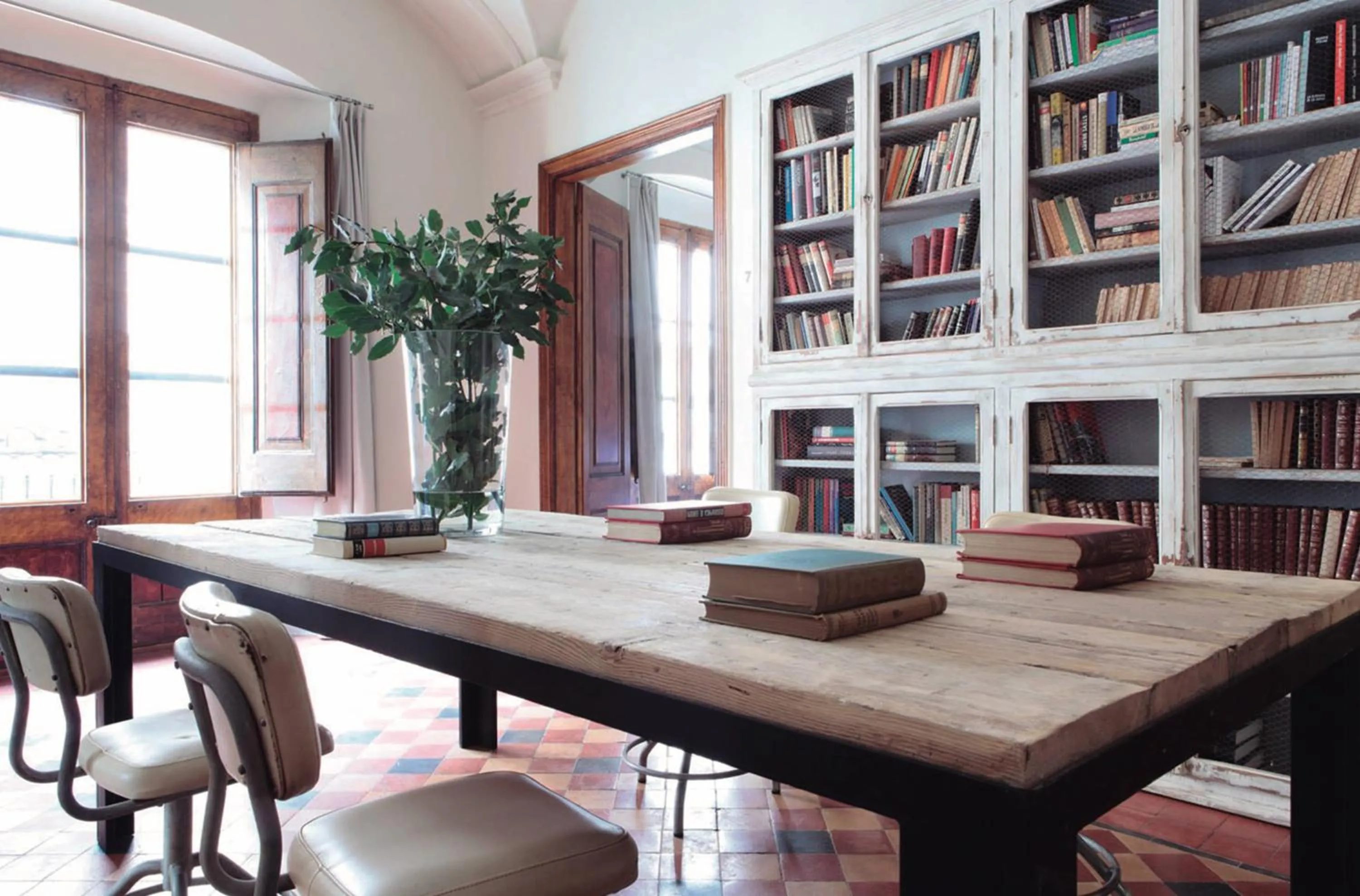 Library in BYPILLOW Cluc Begur