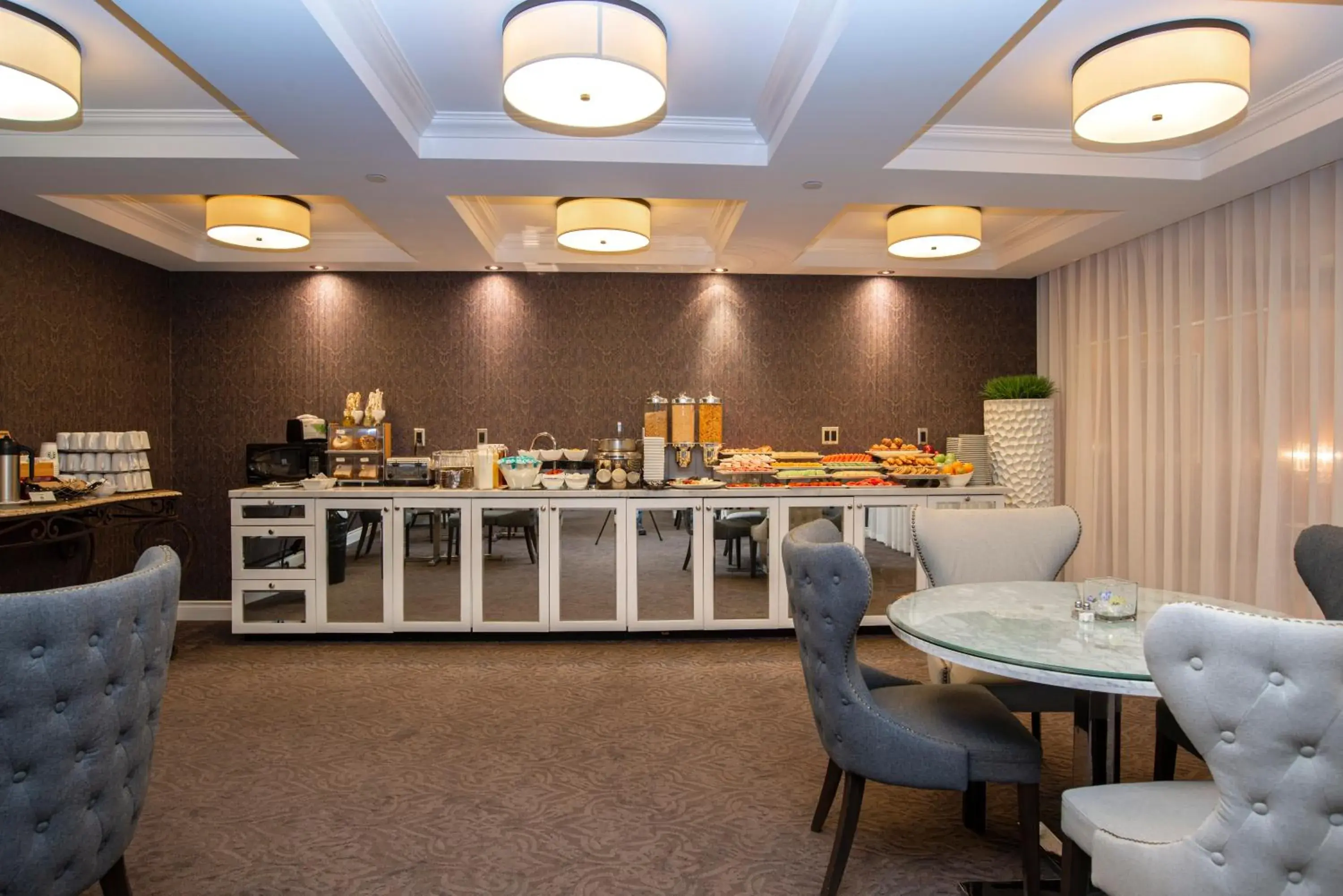 Breakfast in Sandman Signature Edmonton Downtown Hotel Breakfast in Sandman Signature Edmonton Downtown Hotel