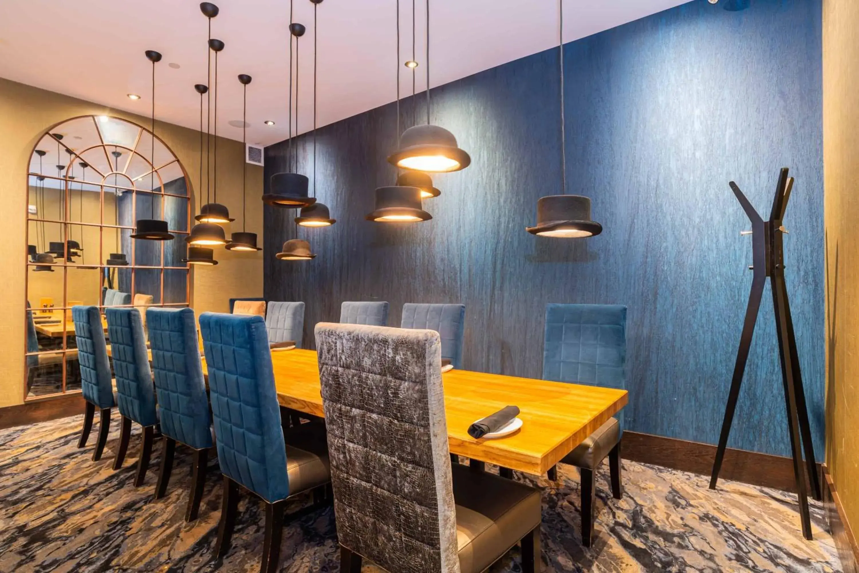 Restaurant/places to eat in Sandman Signature Edmonton Downtown Hotel Restaurant/places to eat in Sandman Signature Edmonton Downtown Hotel