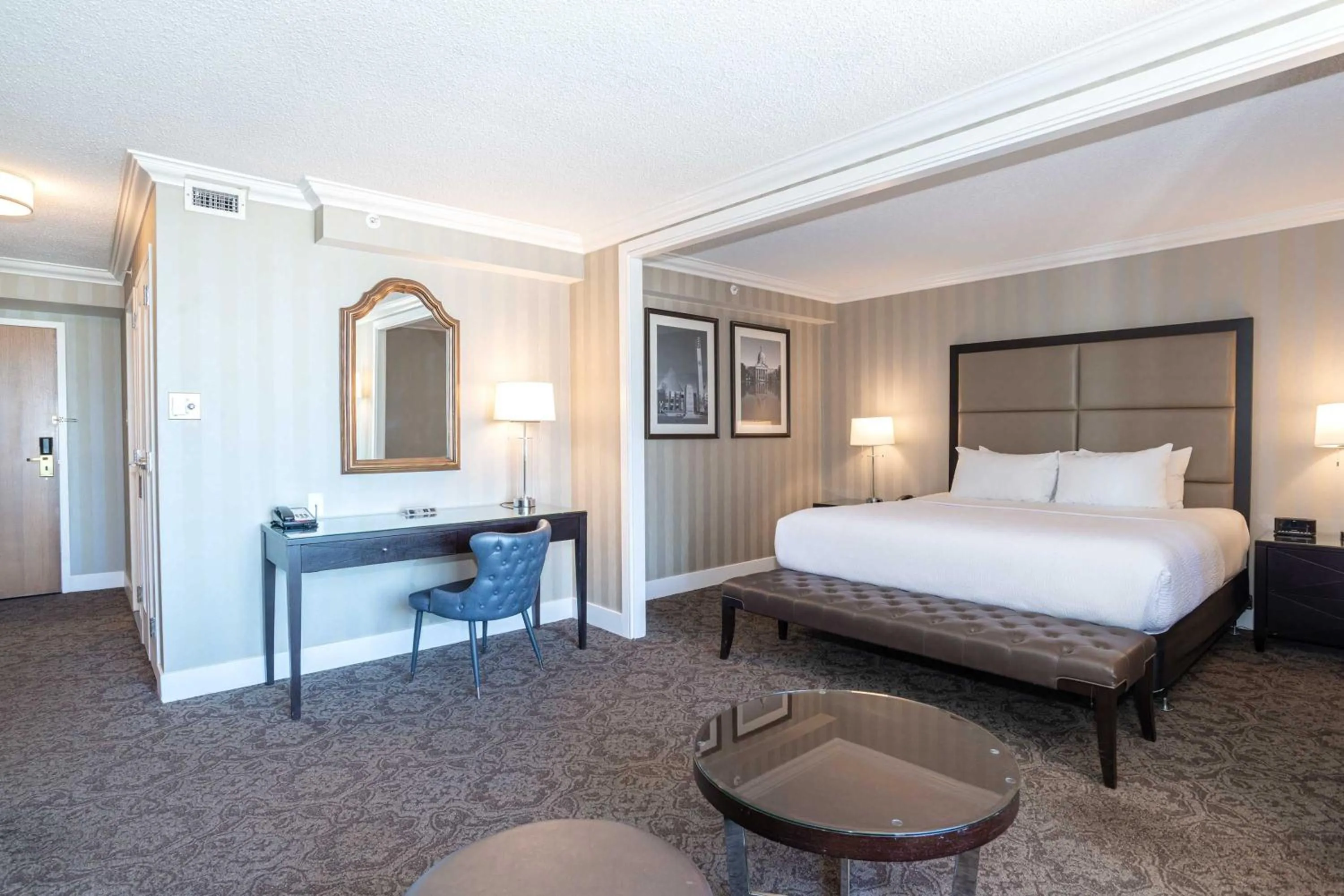 Photo of the whole room, Bed in Sandman Signature Edmonton Downtown Hotel