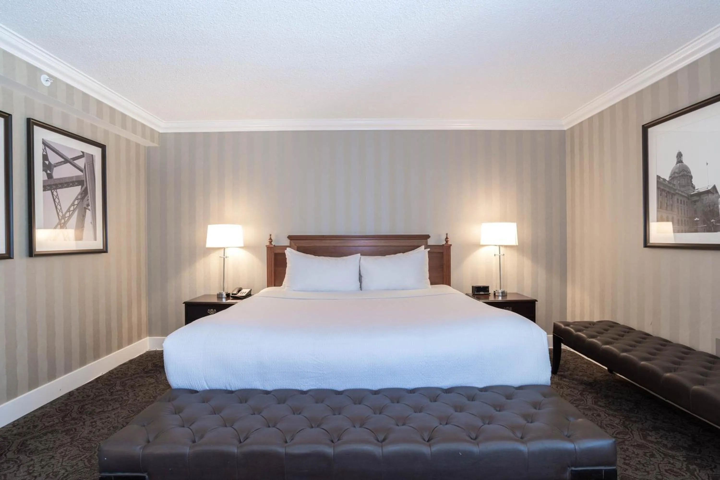 Photo of the whole room, Bed in Sandman Signature Edmonton Downtown Hotel