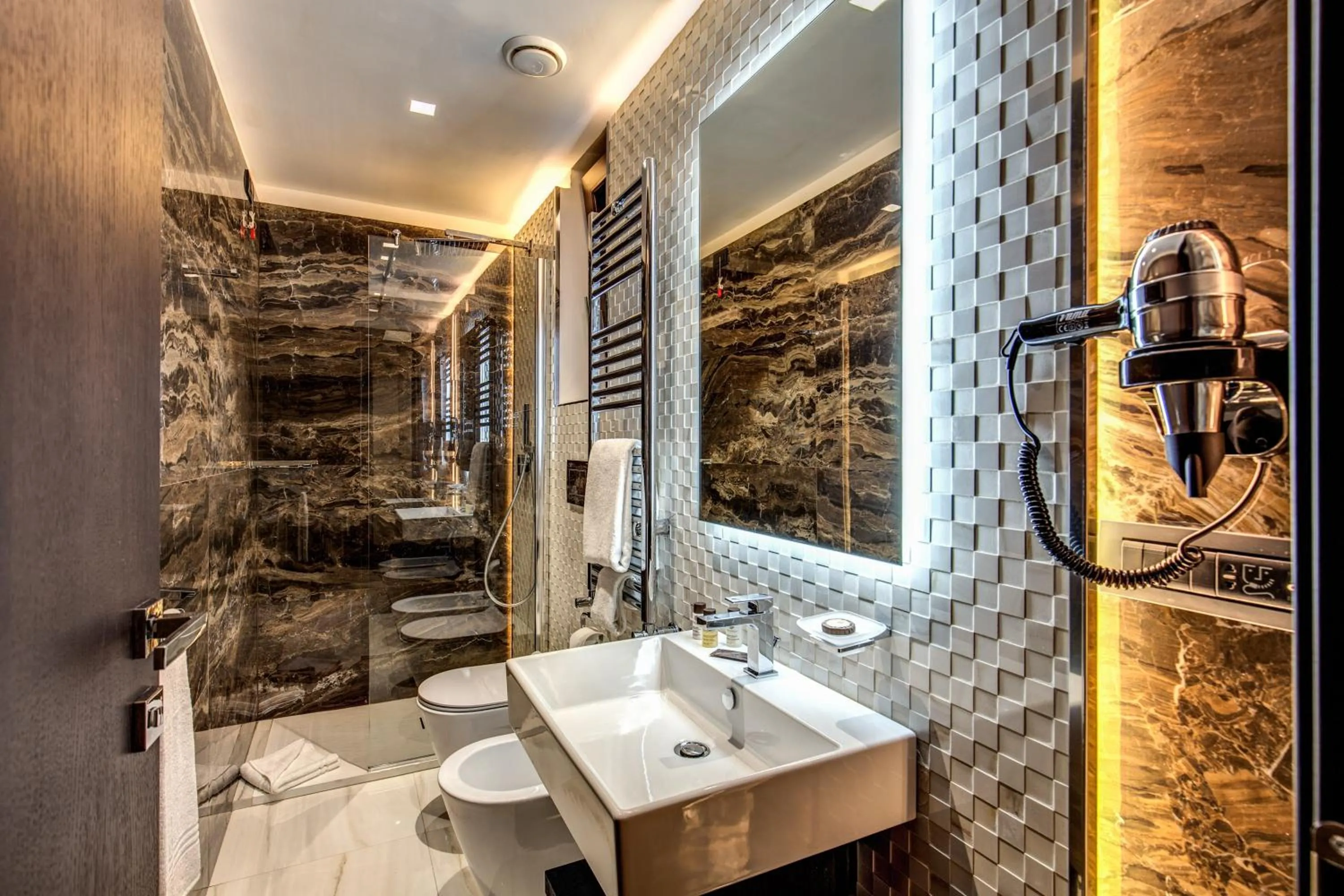 Bathroom in Prassede Palace Hotel