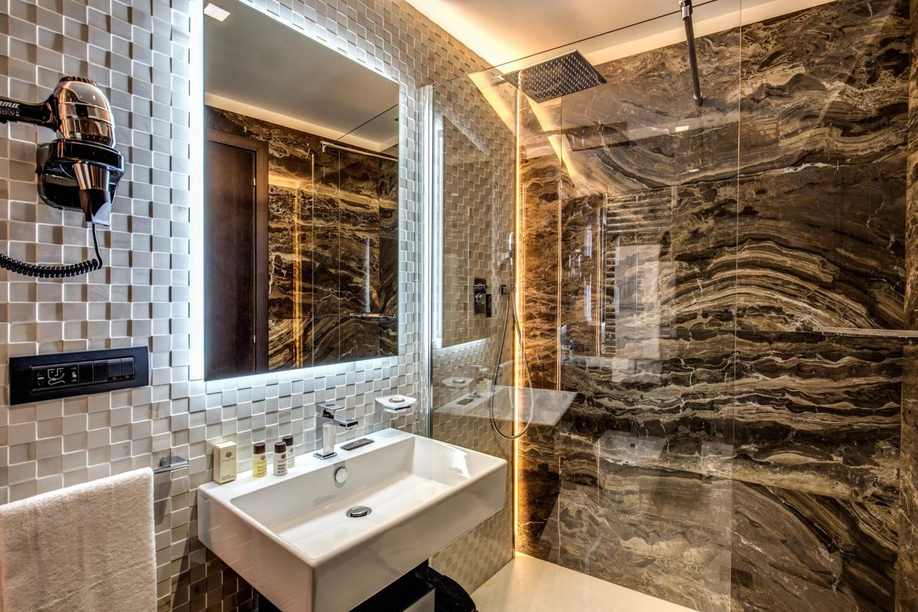 Bathroom in Prassede Palace Hotel