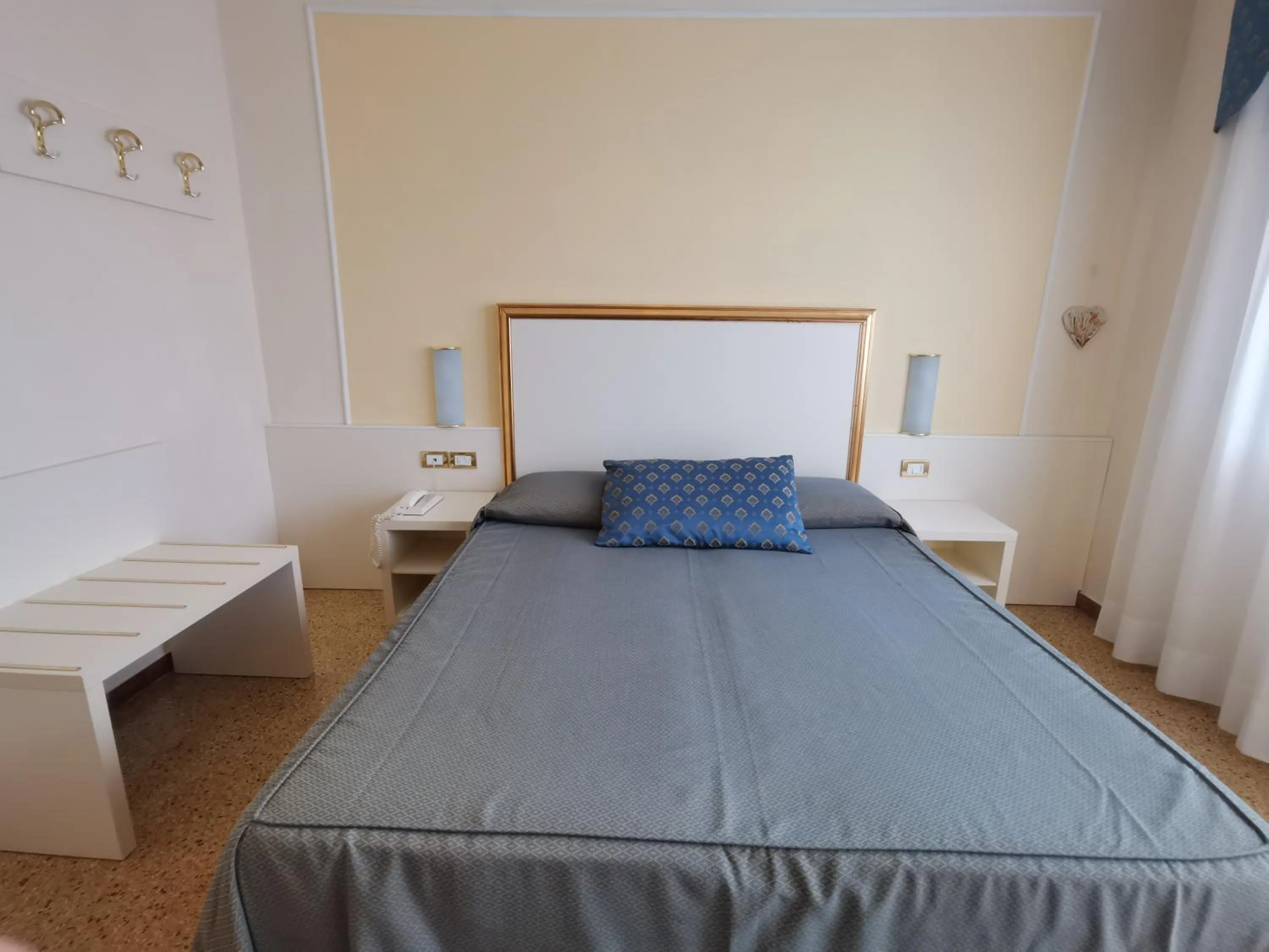 Bed in Hotel Astoria